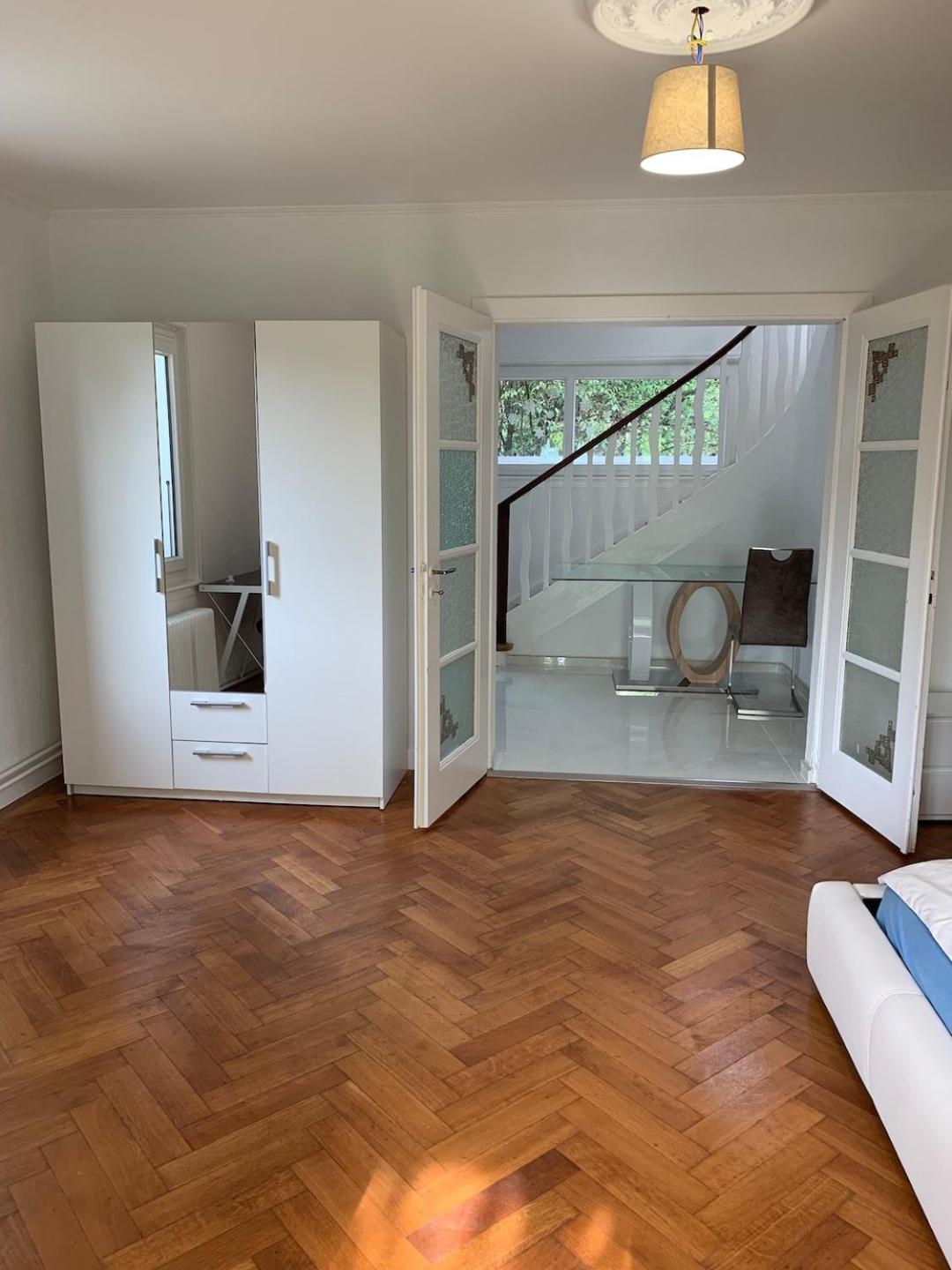 Rooms in the villa near the airport, share bathroom and share kitchen