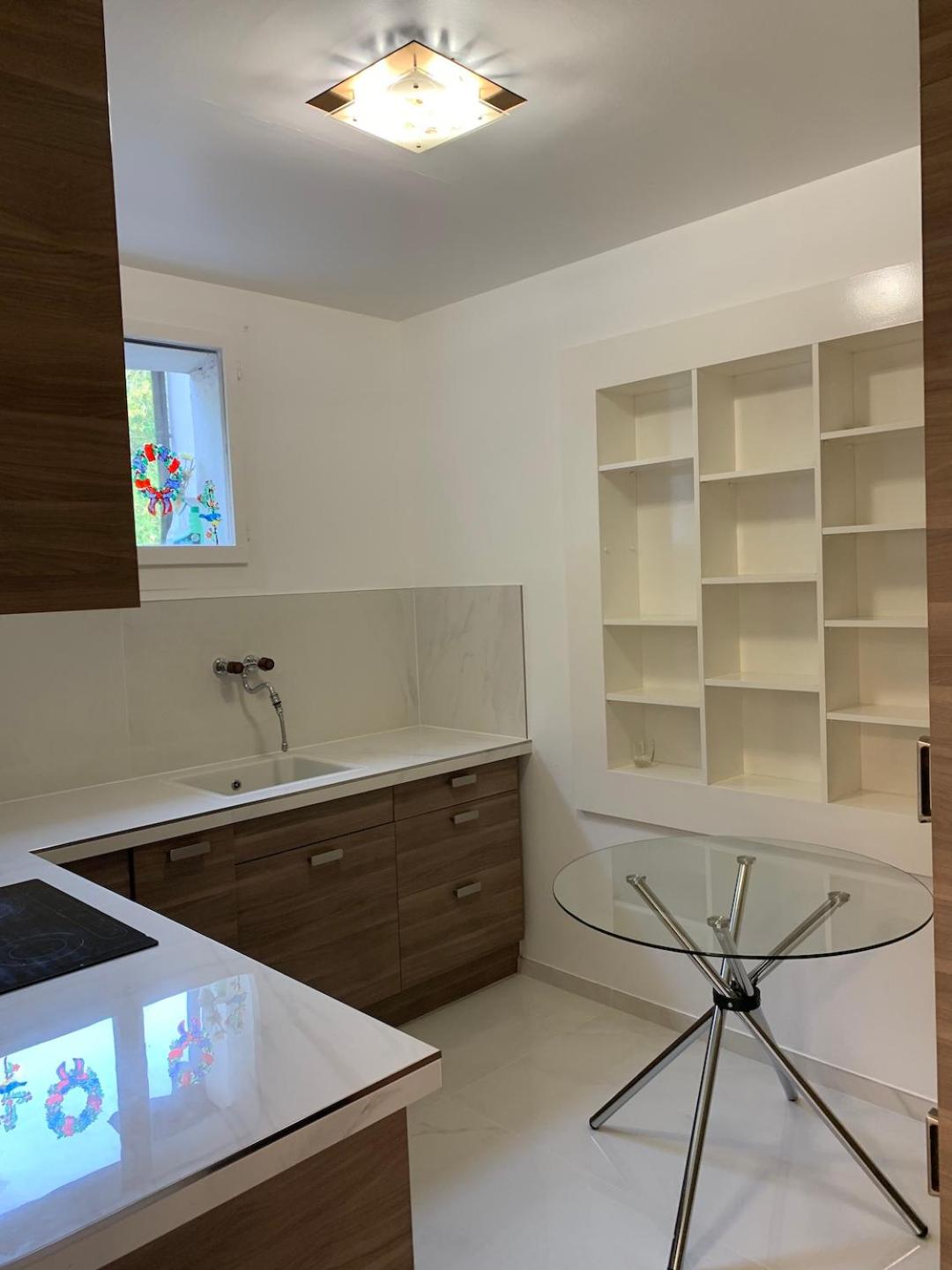 Rooms in the villa near the airport, share bathroom and share kitchen