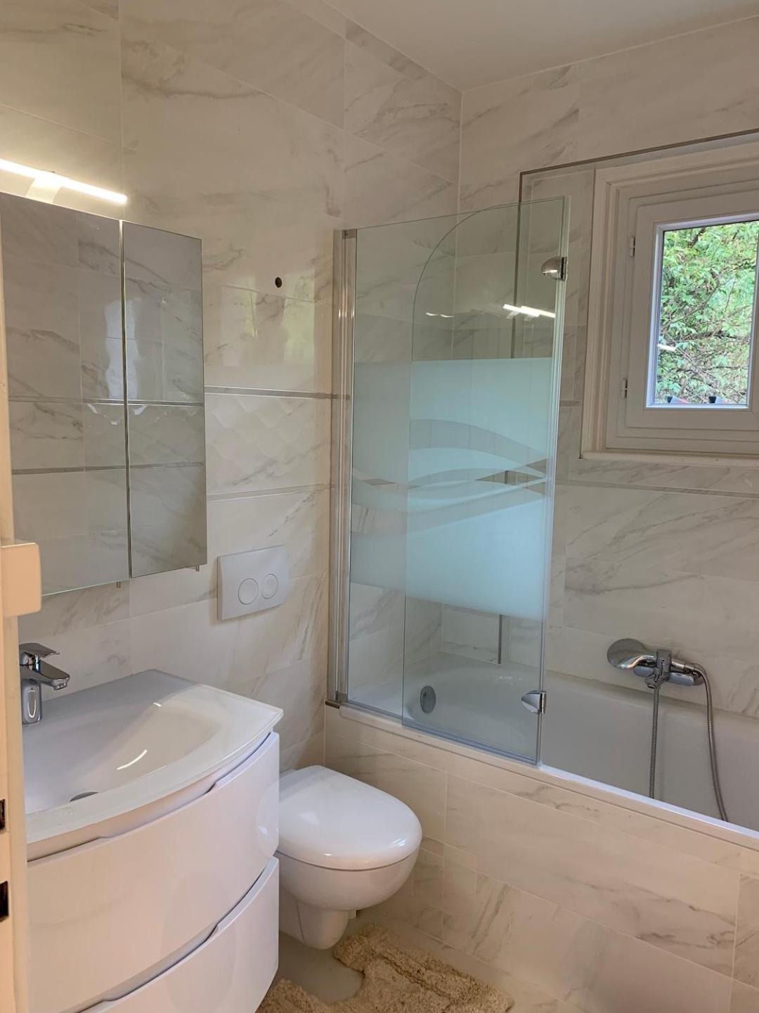 Rooms in the villa near the airport, share bathroom and share kitchen