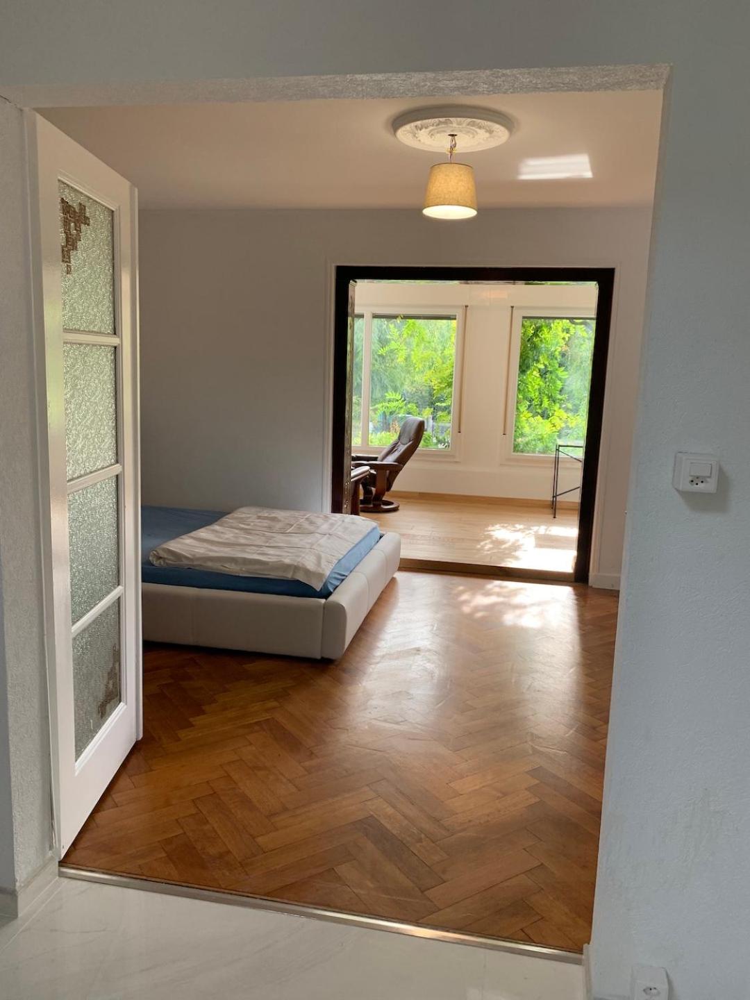 Rooms in the villa near the airport, share bathroom and share kitchen