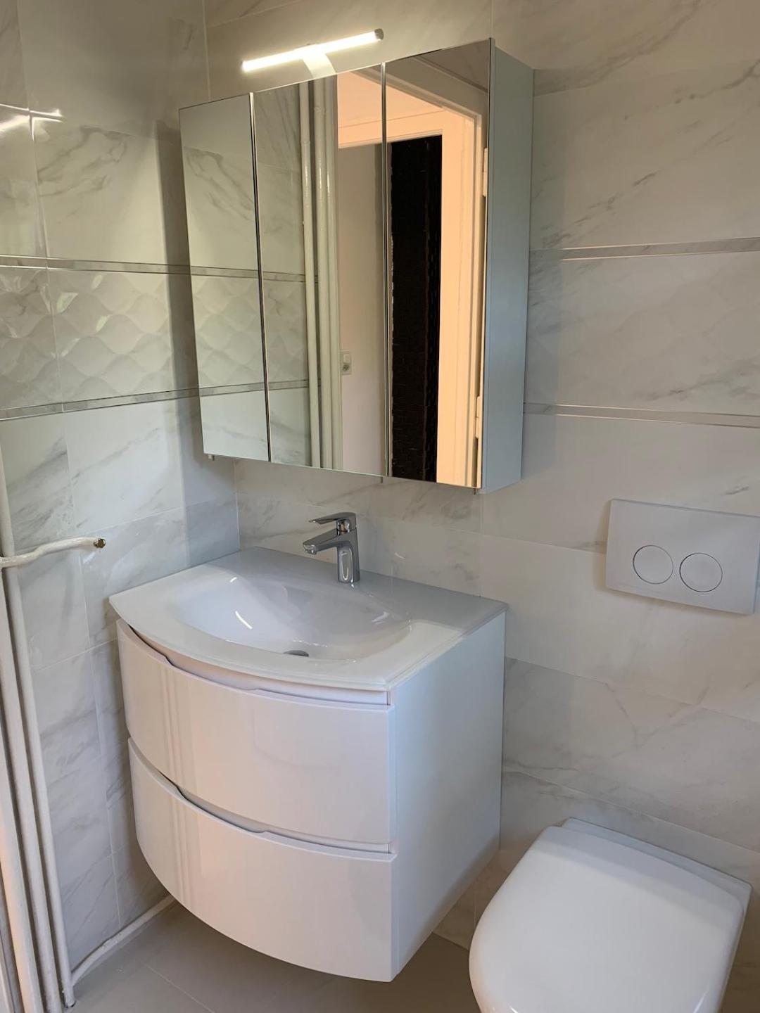 Rooms in the villa near the airport, share bathroom and share kitchen