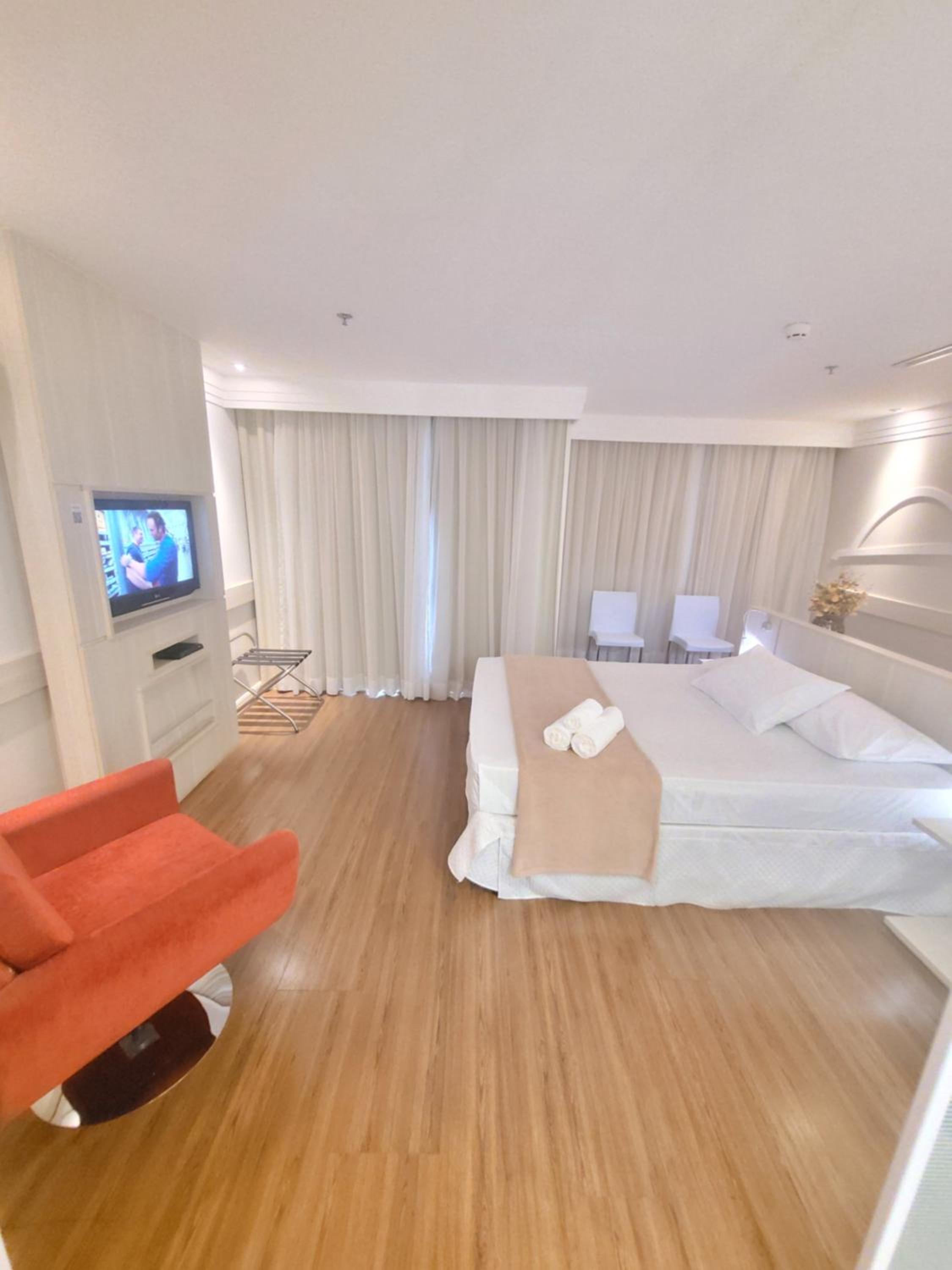 FLAT NO MERCURE BRASÍLIA LIDER, AO LADO DA ESPLANADA DOS MINISTÉRIOS, ESTÁDIO MANÉ GARRINCHA E CENTRO DE CONVENÇÕES, COM PISCINA, ACADEMIA, RESTAURANTE, RE