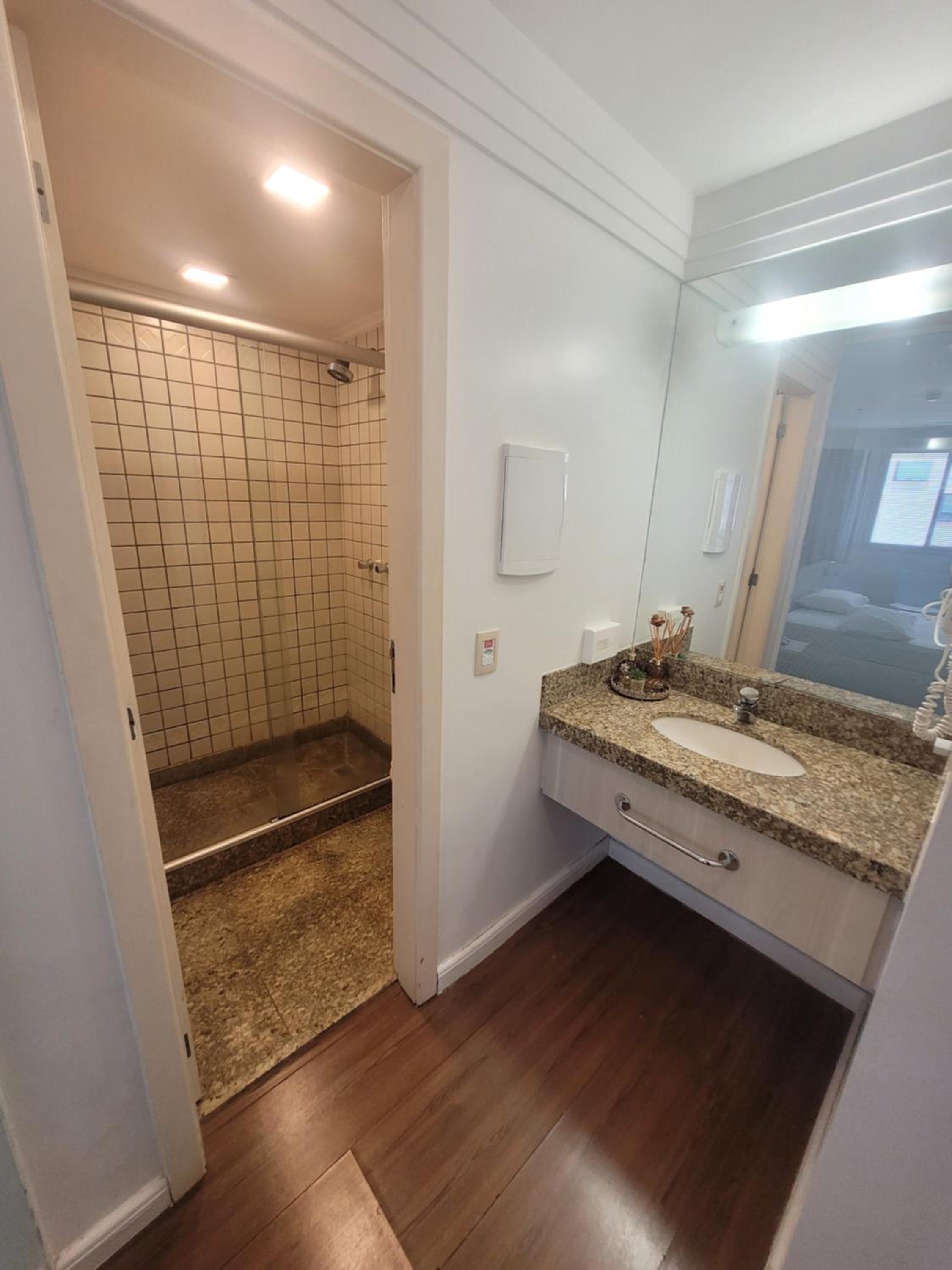 FLAT NO MERCURE BRASÍLIA LIDER, AO LADO DA ESPLANADA DOS MINISTÉRIOS, ESTÁDIO MANÉ GARRINCHA E CENTRO DE CONVENÇÕES, COM PISCINA, ACADEMIA, RESTAURANTE, RE