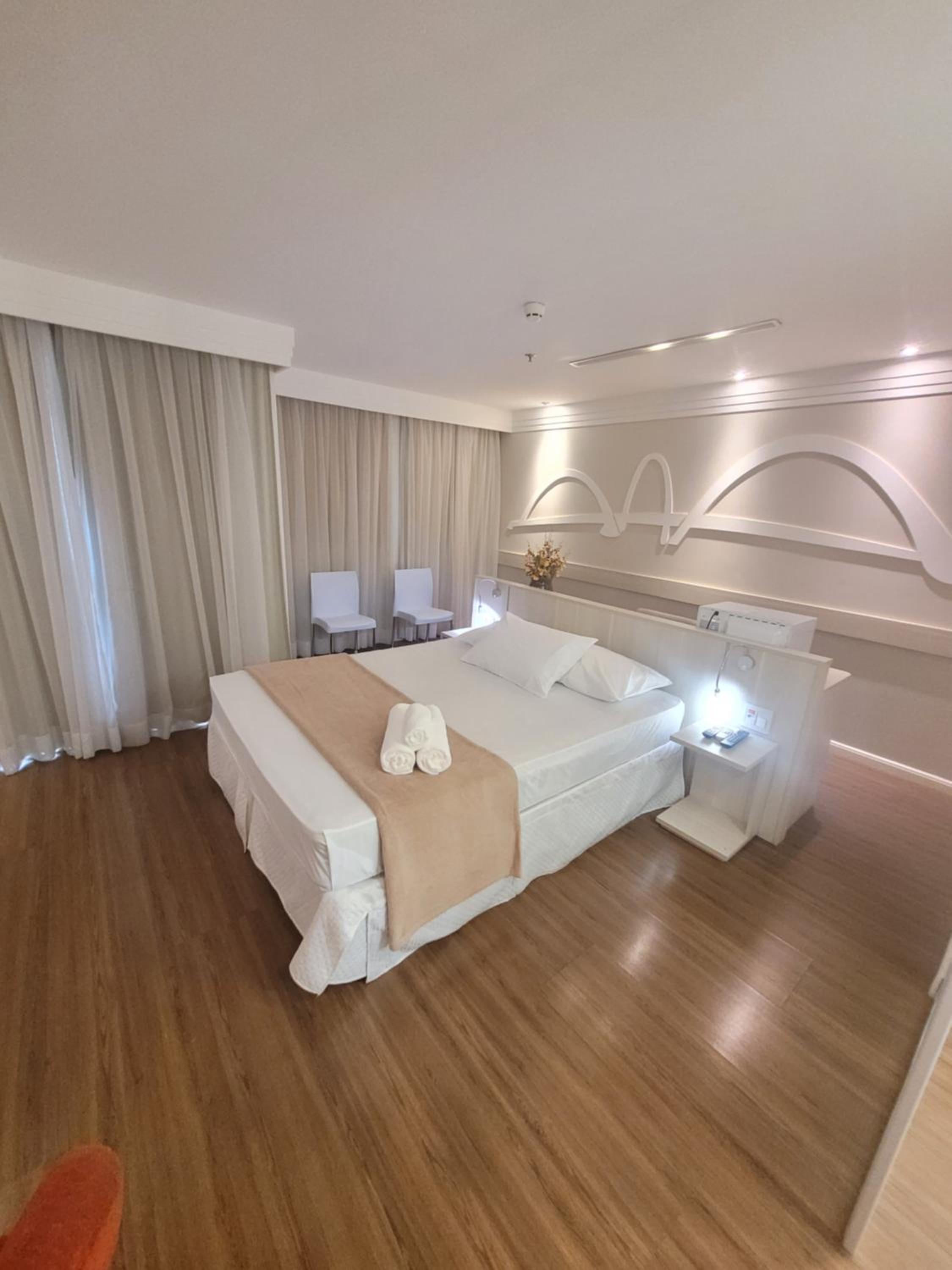 FLAT NO MERCURE BRASÍLIA LIDER, AO LADO DA ESPLANADA DOS MINISTÉRIOS, ESTÁDIO MANÉ GARRINCHA E CENTRO DE CONVENÇÕES, COM PISCINA, ACADEMIA, RESTAURANTE, RE