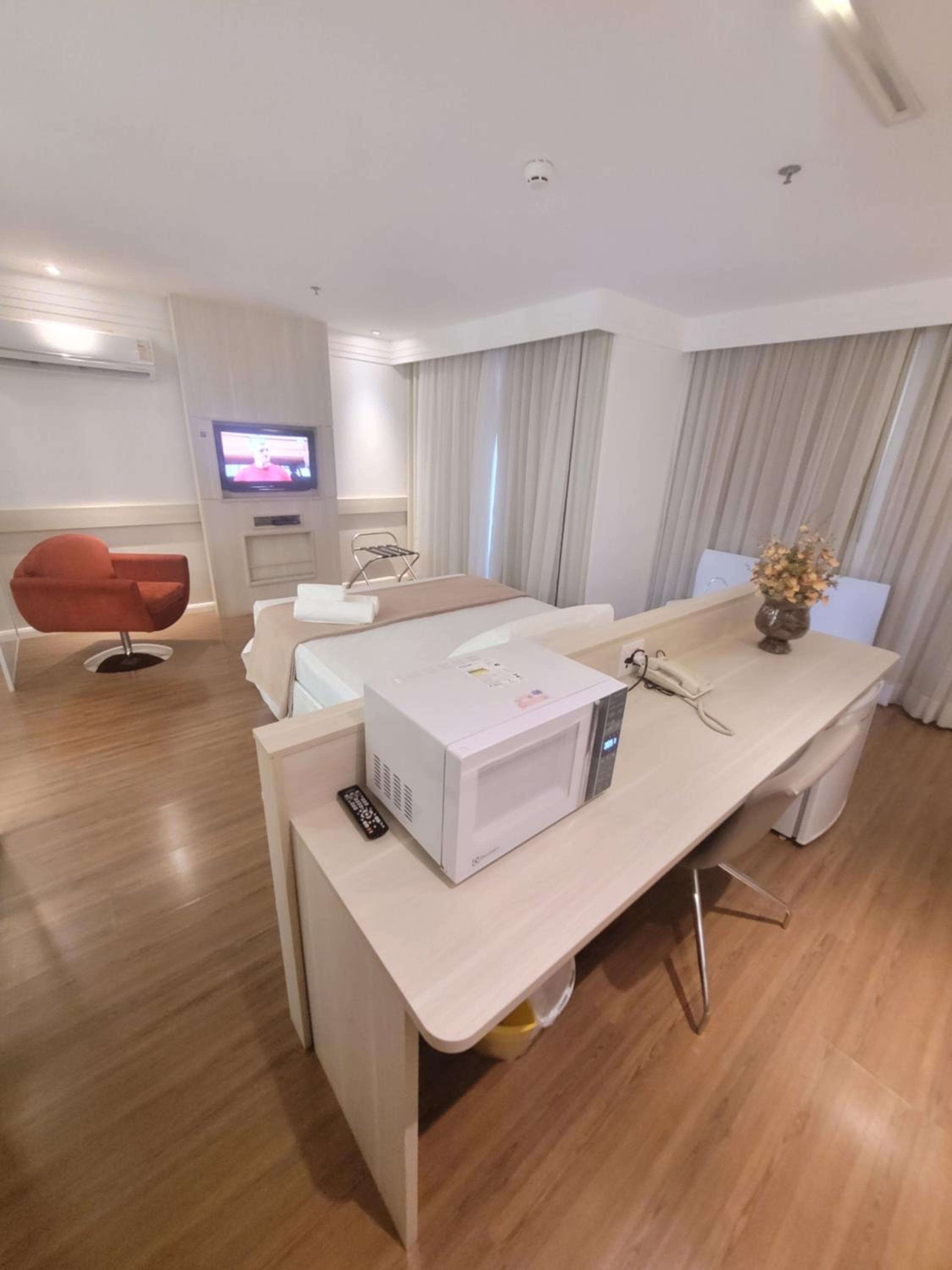 FLAT NO MERCURE BRASÍLIA LIDER, AO LADO DA ESPLANADA DOS MINISTÉRIOS, ESTÁDIO MANÉ GARRINCHA E CENTRO DE CONVENÇÕES, COM PISCINA, ACADEMIA, RESTAURANTE, RE
