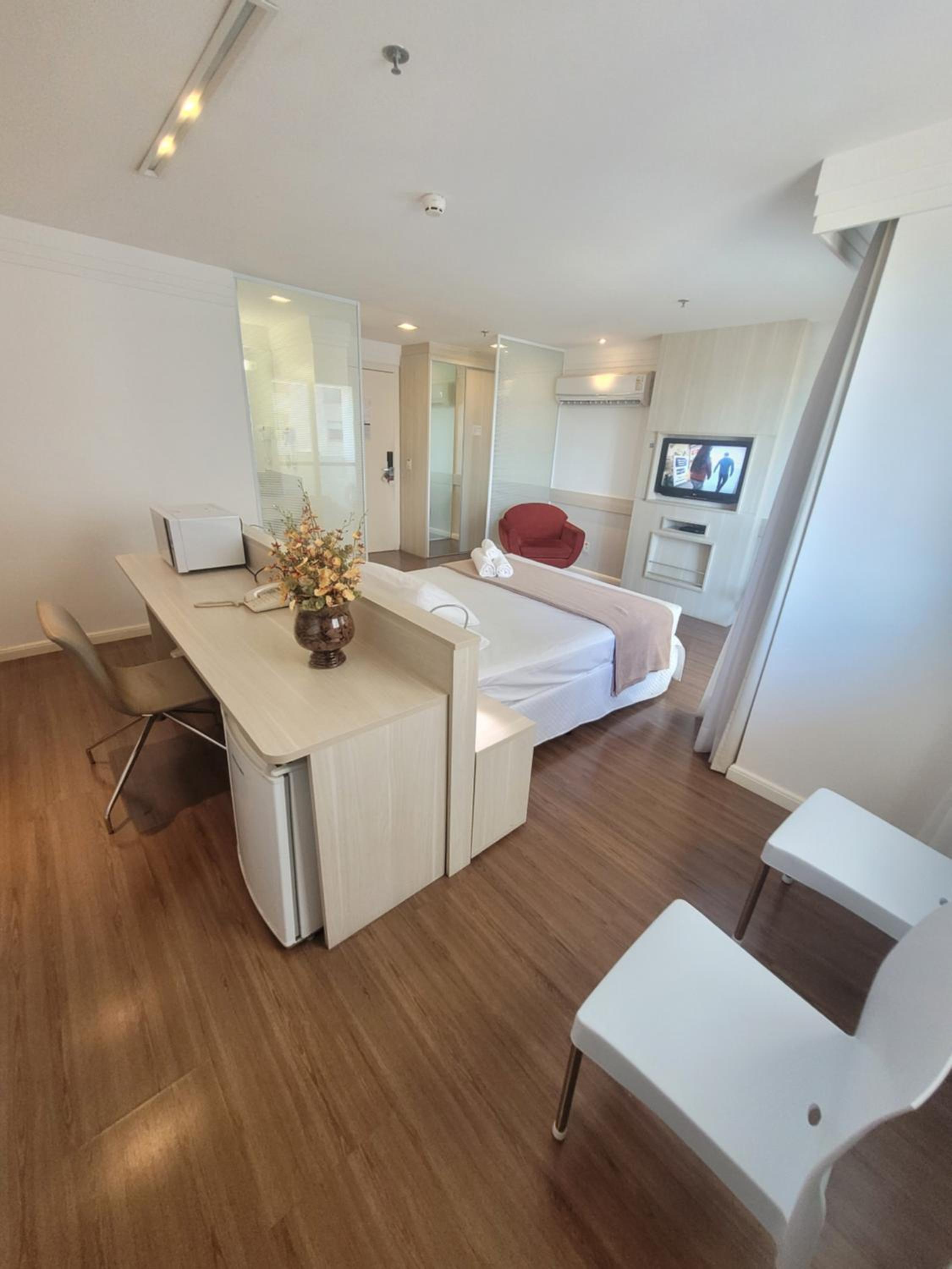 FLAT NO MERCURE BRASÍLIA LIDER, AO LADO DA ESPLANADA DOS MINISTÉRIOS, ESTÁDIO MANÉ GARRINCHA E CENTRO DE CONVENÇÕES, COM PISCINA, ACADEMIA, RESTAURANTE, RE