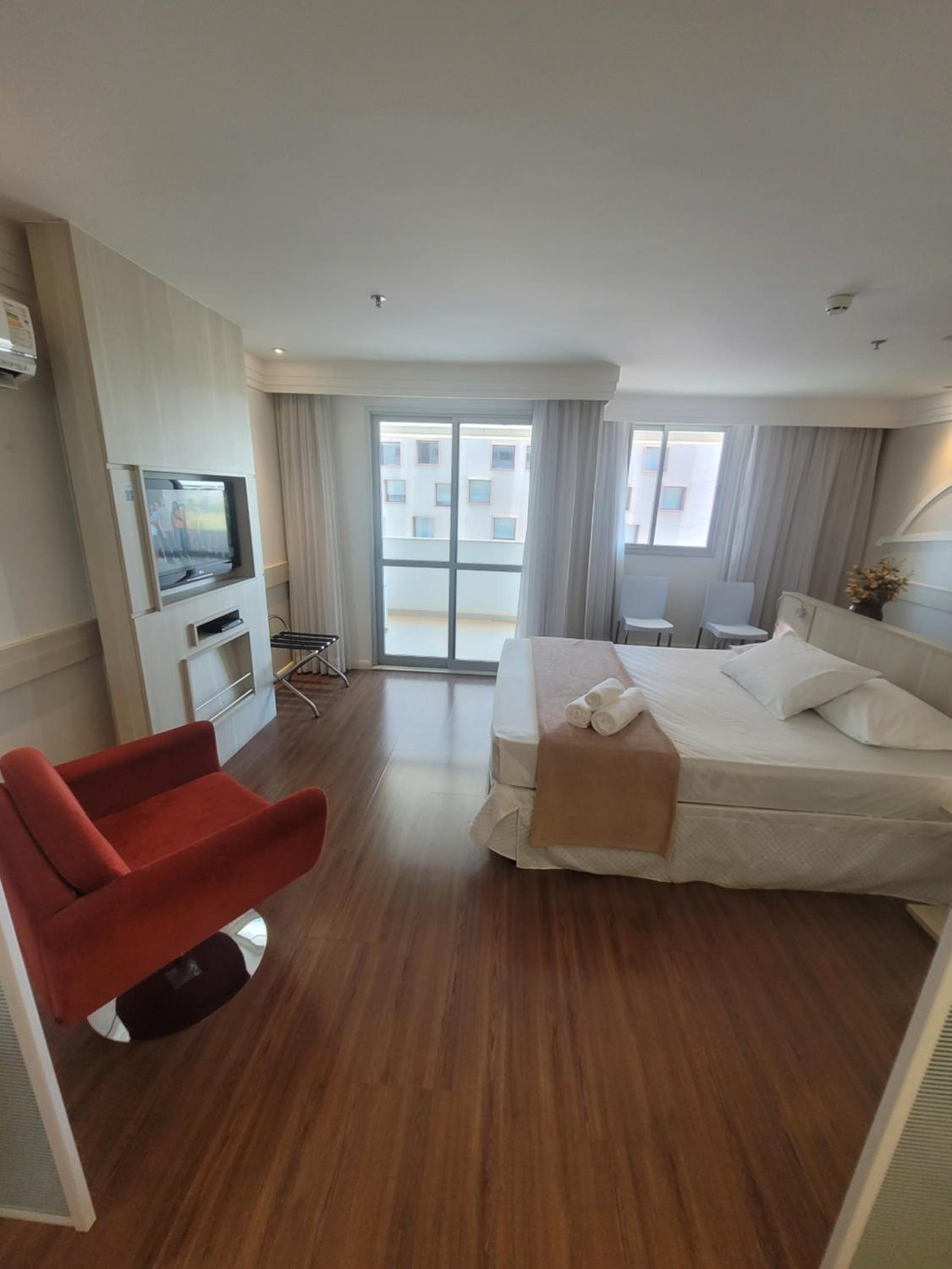 FLAT NO MERCURE BRASÍLIA LIDER, AO LADO DA ESPLANADA DOS MINISTÉRIOS, ESTÁDIO MANÉ GARRINCHA E CENTRO DE CONVENÇÕES, COM PISCINA, ACADEMIA, RESTAURANTE, RE