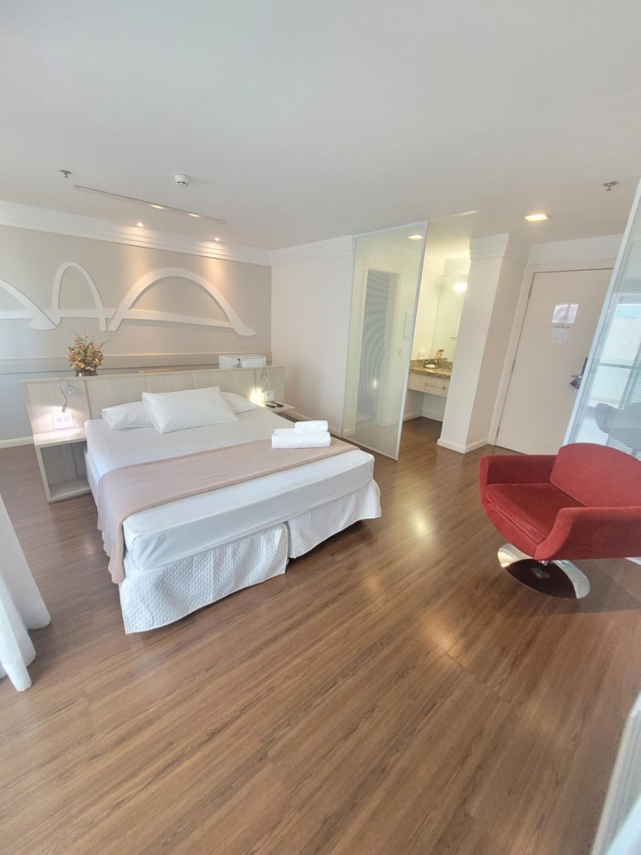 FLAT NO MERCURE BRASÍLIA LIDER, AO LADO DA ESPLANADA DOS MINISTÉRIOS, ESTÁDIO MANÉ GARRINCHA E CENTRO DE CONVENÇÕES, COM PISCINA, ACADEMIA, RESTAURANTE, RE