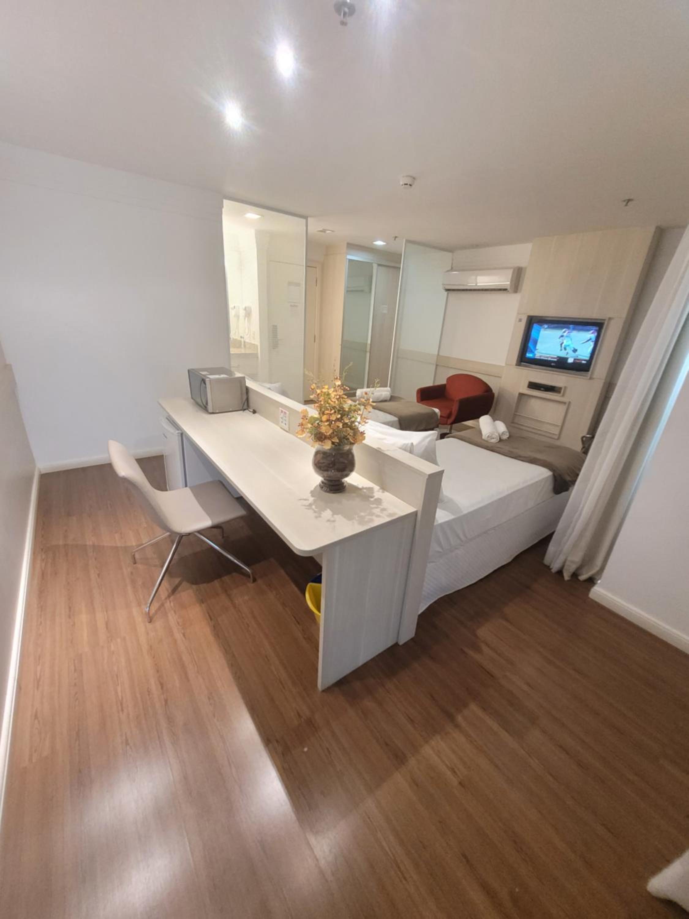 FLAT NO MERCURE BRASÍLIA LIDER, AO LADO DA ESPLANADA DOS MINISTÉRIOS, ESTÁDIO MANÉ GARRINCHA E CENTRO DE CONVENÇÕES, COM PISCINA, ACADEMIA, RESTAURANTE, RE