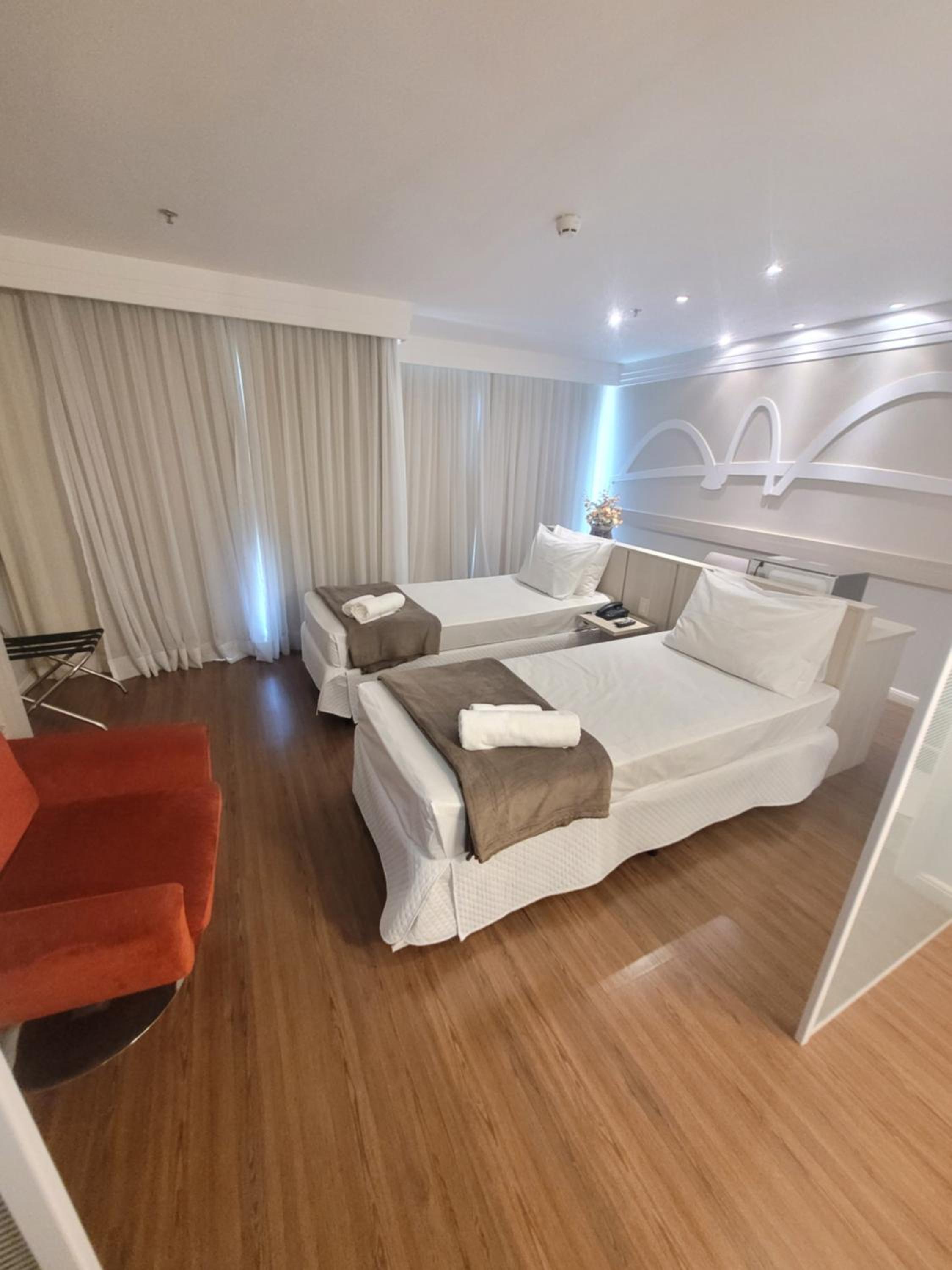 FLAT NO MERCURE BRASÍLIA LIDER, AO LADO DA ESPLANADA DOS MINISTÉRIOS, ESTÁDIO MANÉ GARRINCHA E CENTRO DE CONVENÇÕES, COM PISCINA, ACADEMIA, RESTAURANTE, RE