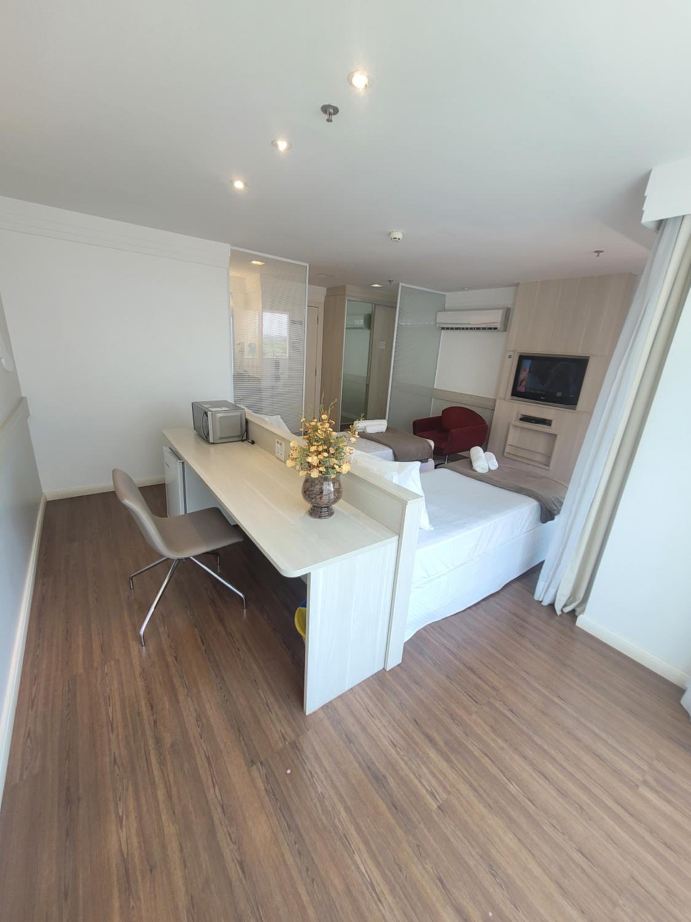 FLAT NO MERCURE BRASÍLIA LIDER, AO LADO DA ESPLANADA DOS MINISTÉRIOS, ESTÁDIO MANÉ GARRINCHA E CENTRO DE CONVENÇÕES, COM PISCINA, ACADEMIA, RESTAURANTE, RE