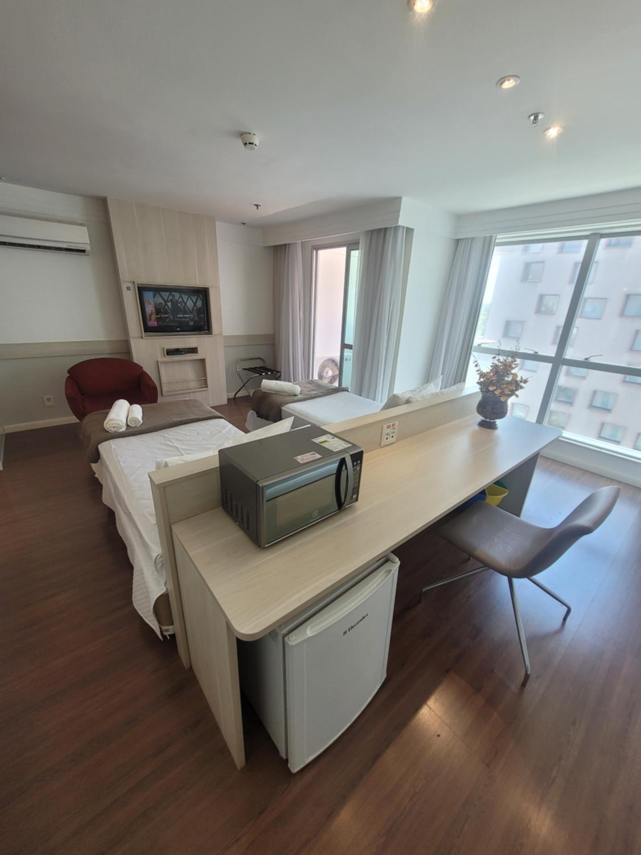 FLAT NO MERCURE BRASÍLIA LIDER, AO LADO DA ESPLANADA DOS MINISTÉRIOS, ESTÁDIO MANÉ GARRINCHA E CENTRO DE CONVENÇÕES, COM PISCINA, ACADEMIA, RESTAURANTE, RE