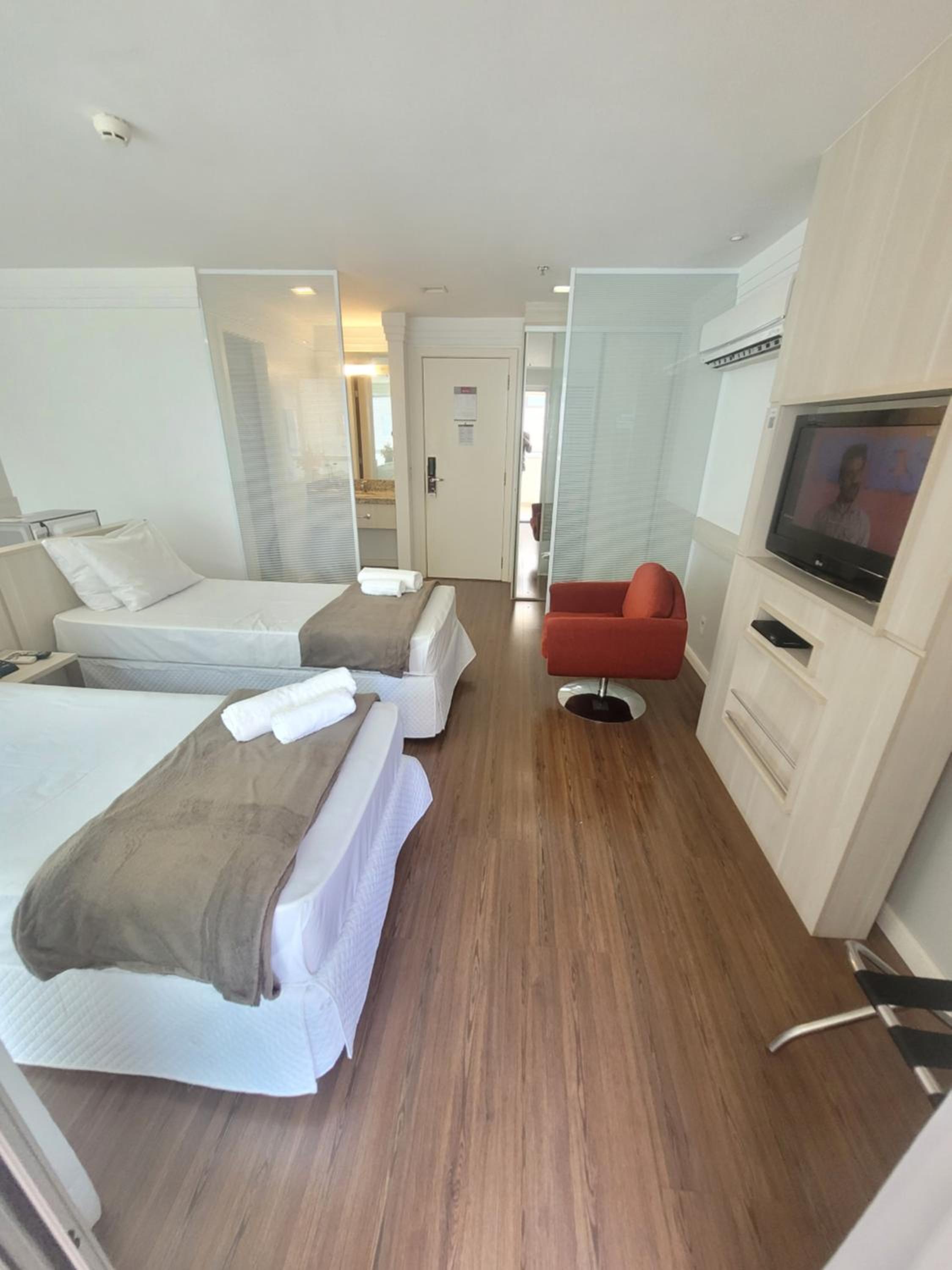 FLAT NO MERCURE BRASÍLIA LIDER, AO LADO DA ESPLANADA DOS MINISTÉRIOS, ESTÁDIO MANÉ GARRINCHA E CENTRO DE CONVENÇÕES, COM PISCINA, ACADEMIA, RESTAURANTE, RE
