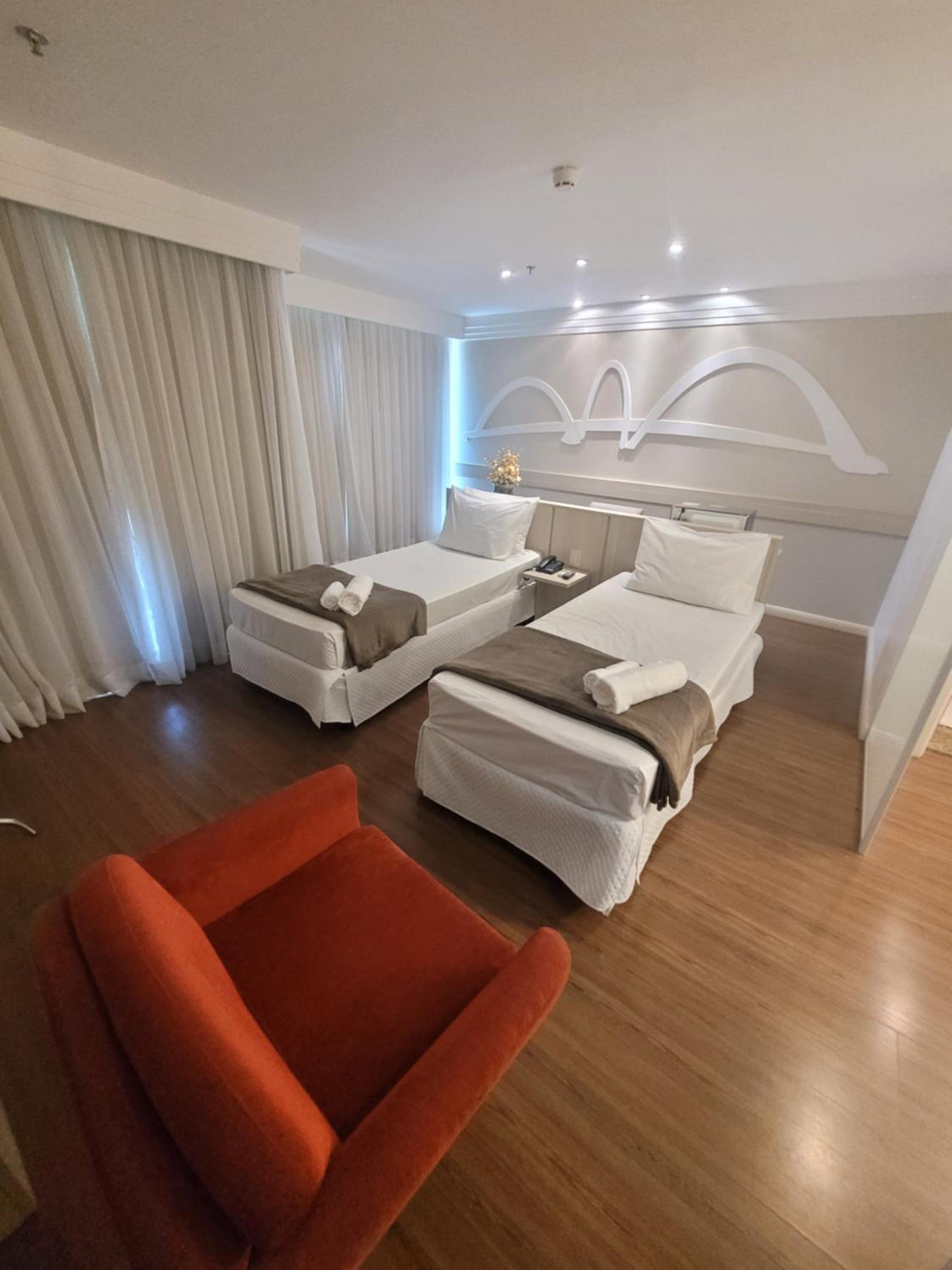 FLAT NO MERCURE BRASÍLIA LIDER, AO LADO DA ESPLANADA DOS MINISTÉRIOS, ESTÁDIO MANÉ GARRINCHA E CENTRO DE CONVENÇÕES, COM PISCINA, ACADEMIA, RESTAURANTE, RE