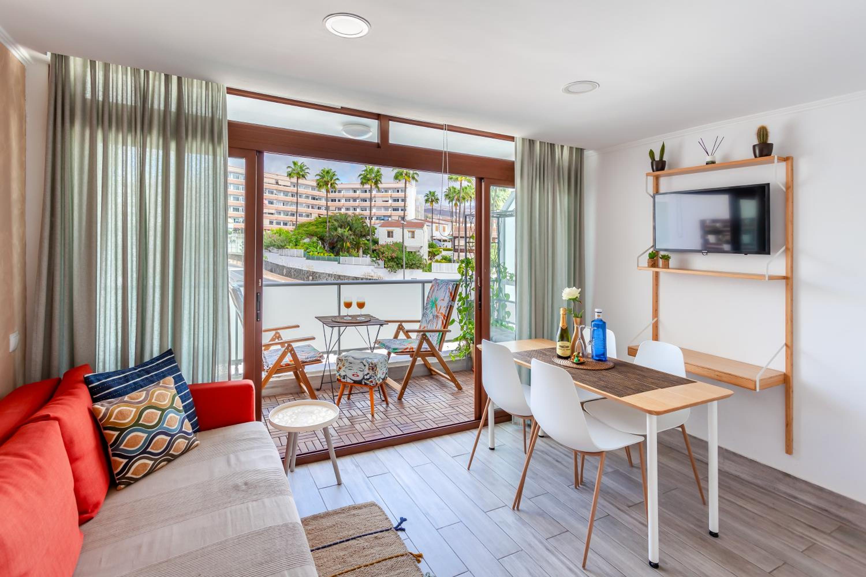 Modern Apt with Pool - Yumbo & Beach