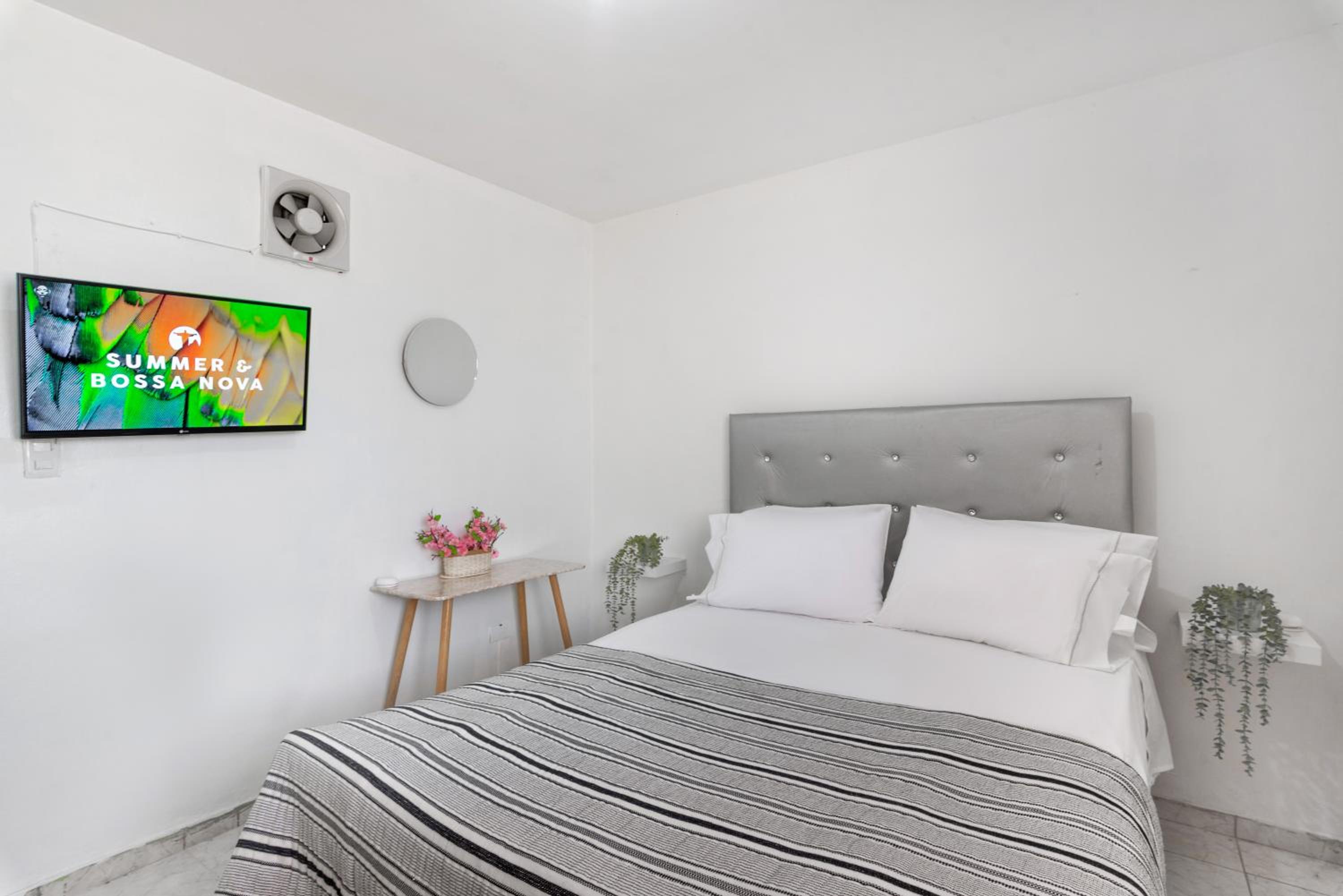 Acogedor Apto: Balcón, PKG, A/C, Wi-Fi & Netflix view 5