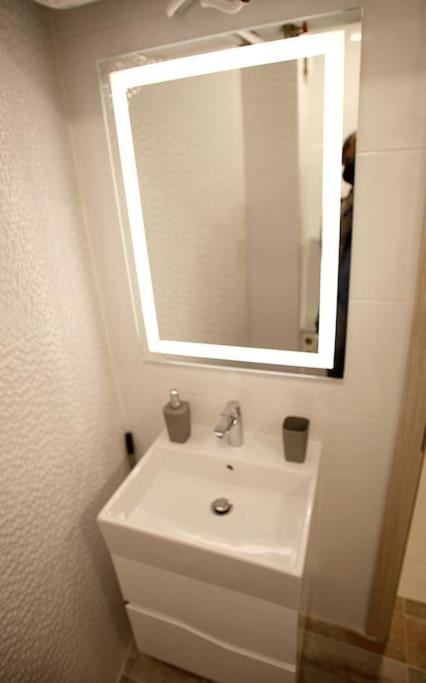 Magenta Apartment with free WiFi