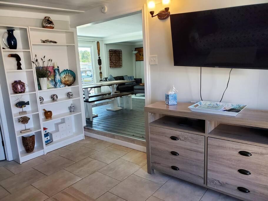 3 Bed, 2 Bath, Waterfront, Dock, Large Driveway, photo 26