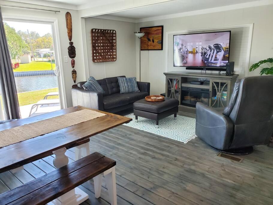 3 Bed, 2 Bath, Waterfront, Dock, Large Driveway, photo 5