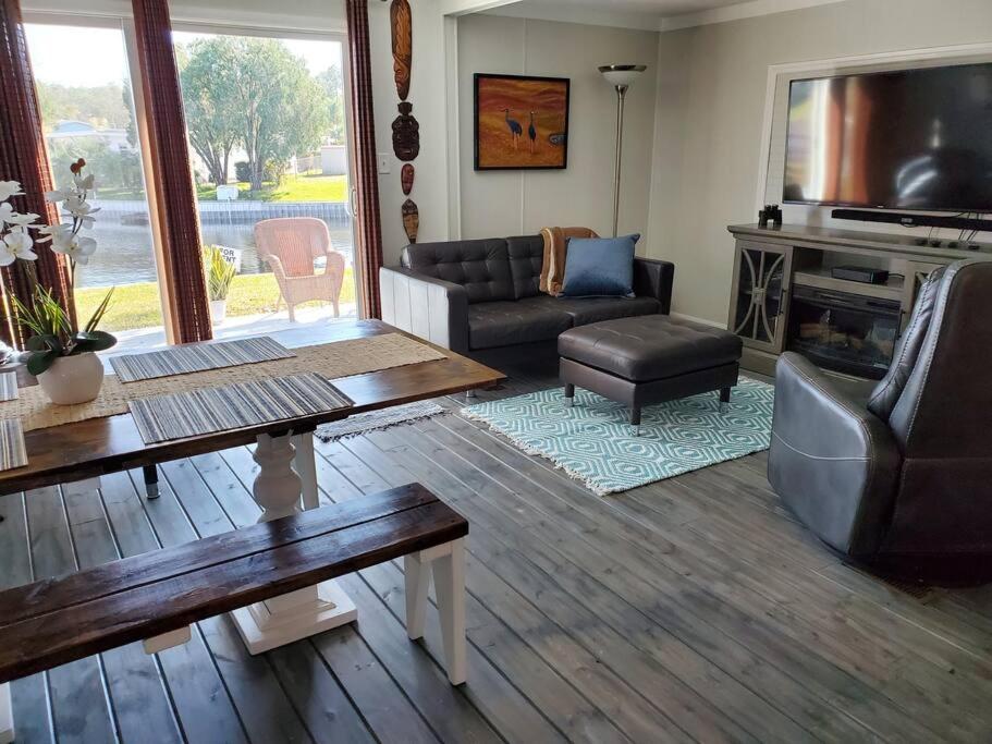 3 Bed, 2 Bath, Waterfront, Dock, Large Driveway, photo 17