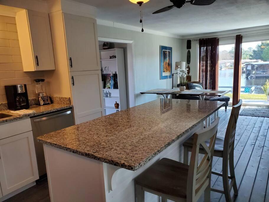 3 Bed, 2 Bath, Waterfront, Dock, Large Driveway, photo 2
