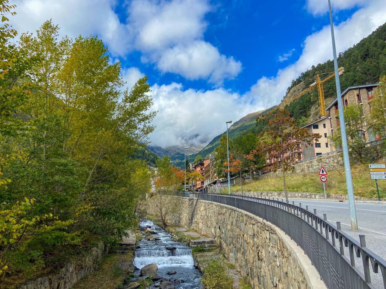 Vistas PRECIOSAS Al Valle De Arinsal - 6PAX- A Pie De Pistas & ESQUÍ - Free Parking l by BonesVacances