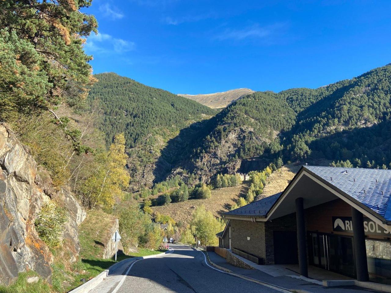 Vistas PRECIOSAS Al Valle De Arinsal - 6PAX- A Pie De Pistas & ESQUÍ - Free Parking l by BonesVacances