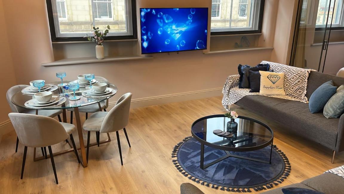 M1 City Centre 3 Bed 3 Bath Luxe Penthouse view 2