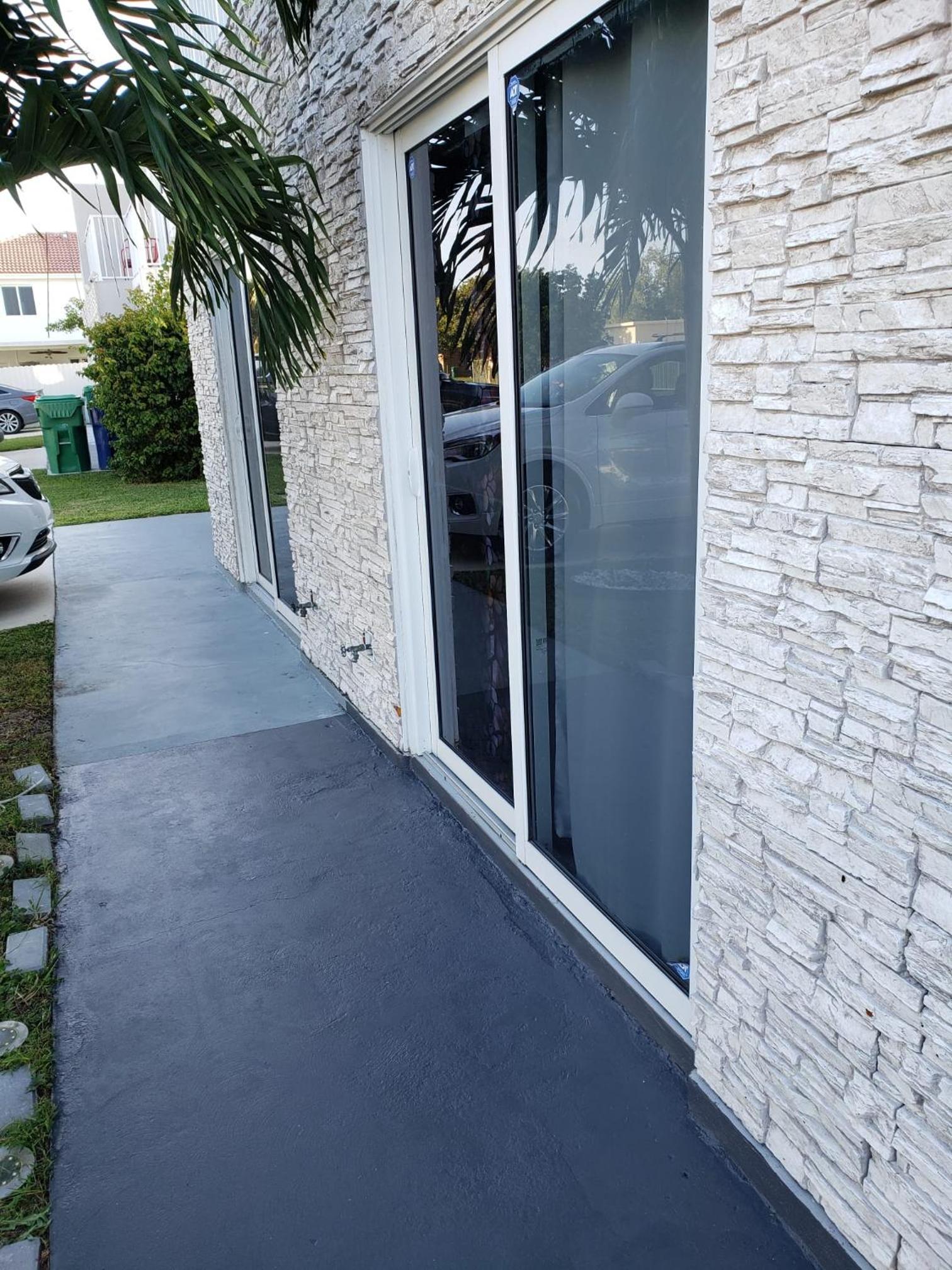 LixyLouis minutes from Miami International Airport