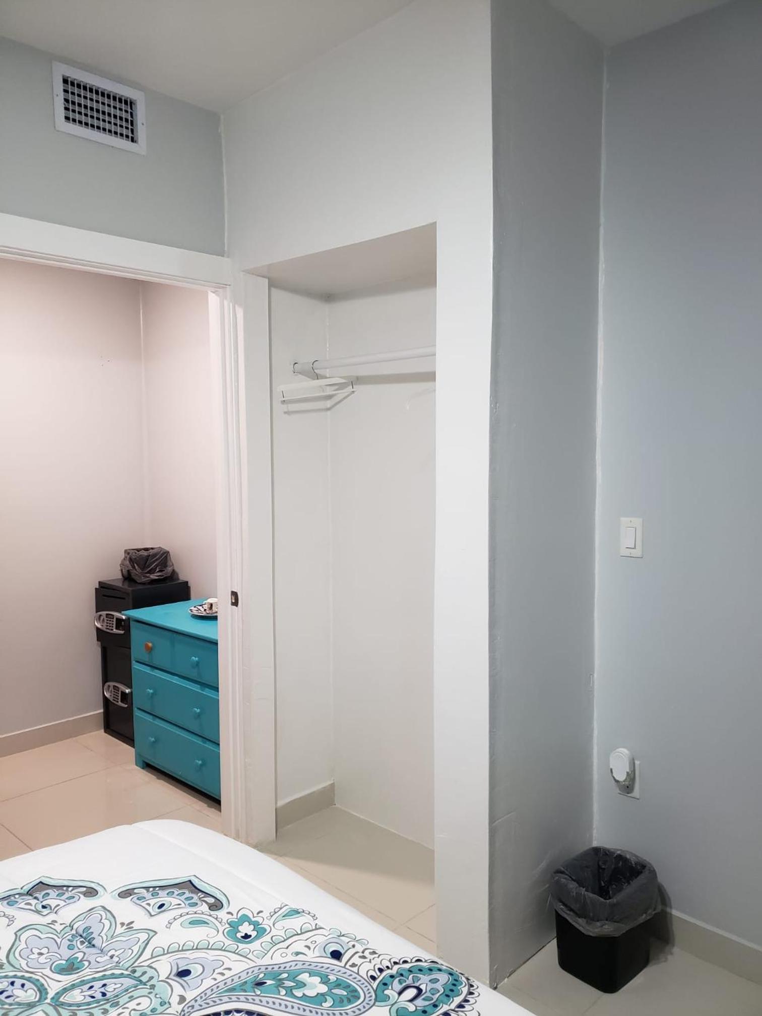 LixyLouis minutes from Miami International Airport