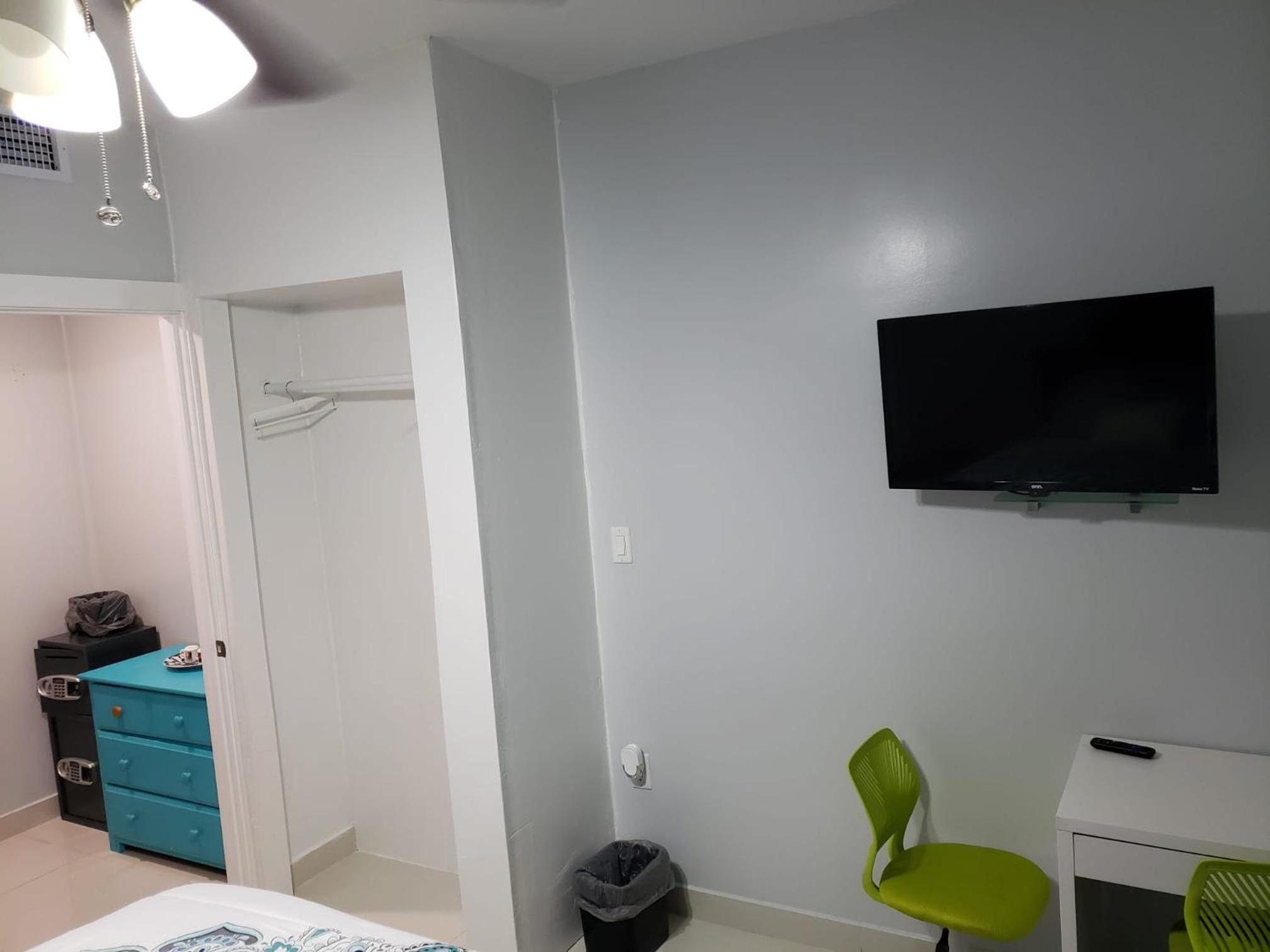 LixyLouis minutes from Miami International Airport