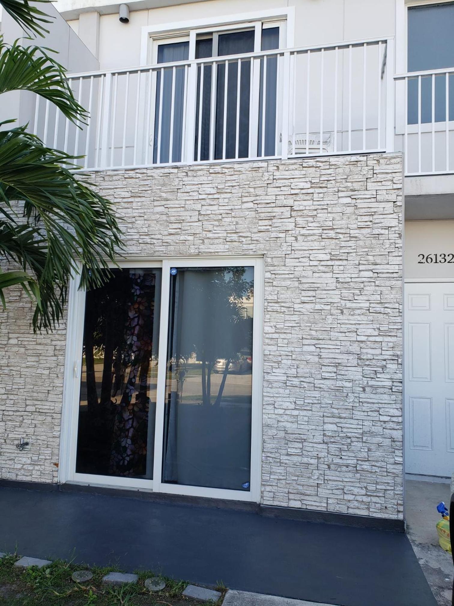 LixyLouis minutes from Miami International Airport