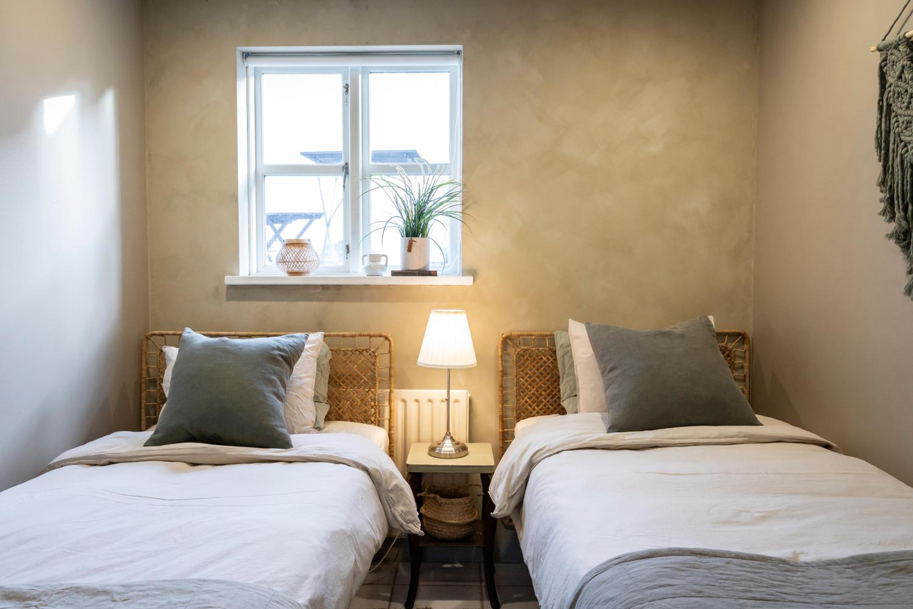 Old Charm Apartment - Keflavík Downtown