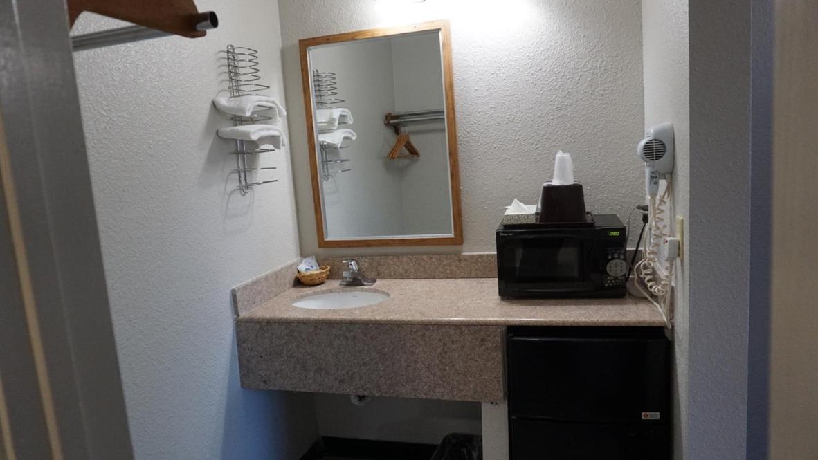 Travel Inn Tucson - Property Image 11