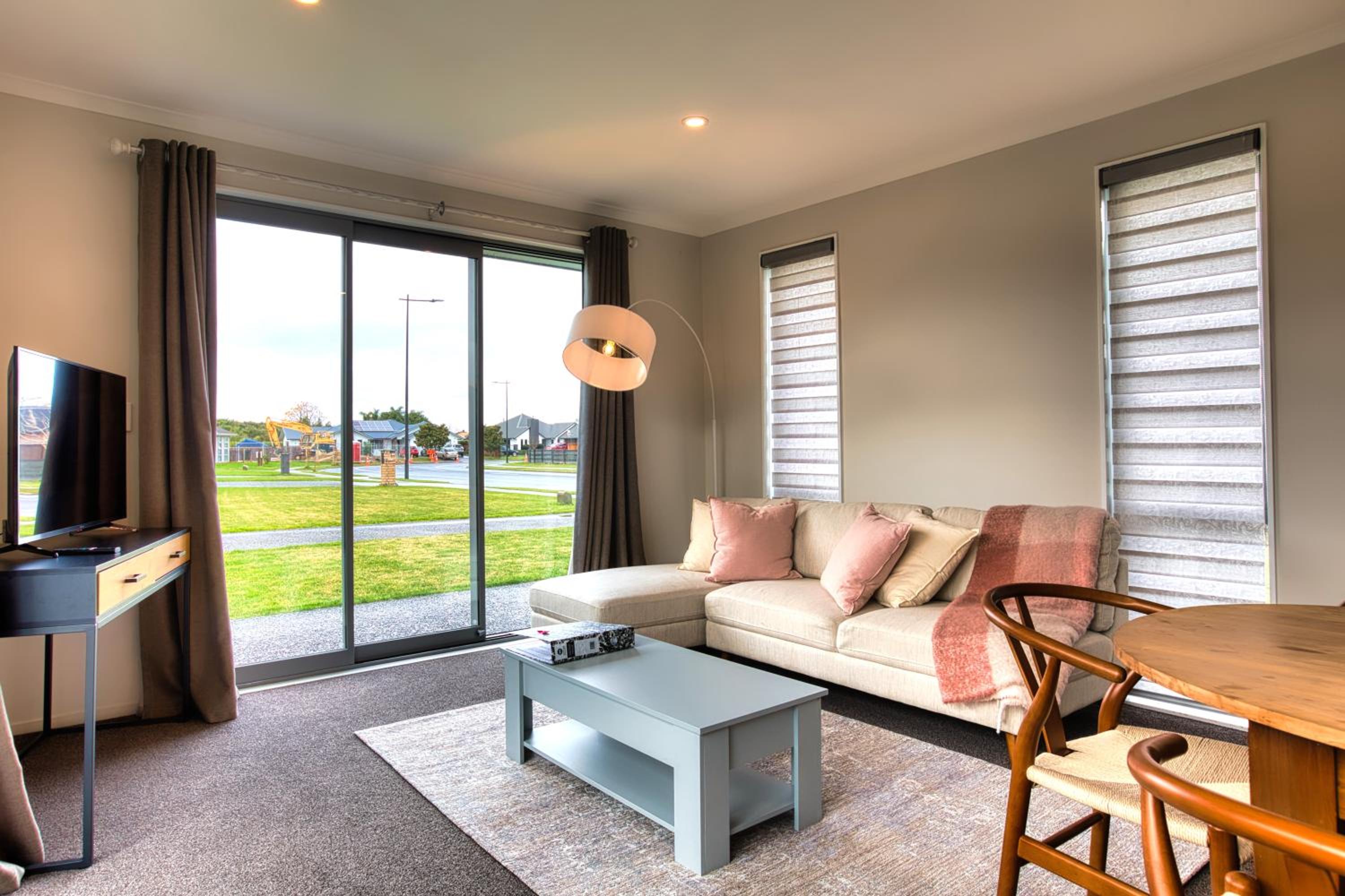 Cambridge Sunshine 5 Bedrooms House view 3
