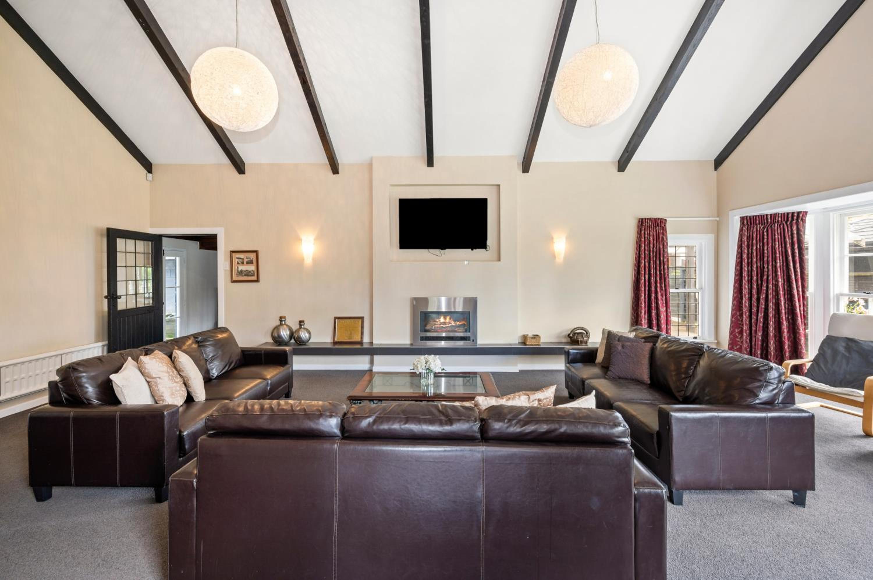 Springfield Rise Lodge - Rotorua Holiday Home