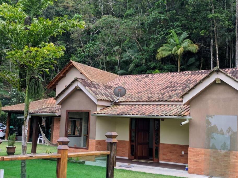 Casa cJacuzzi Pedra Azul Sítio caminho das Árvores