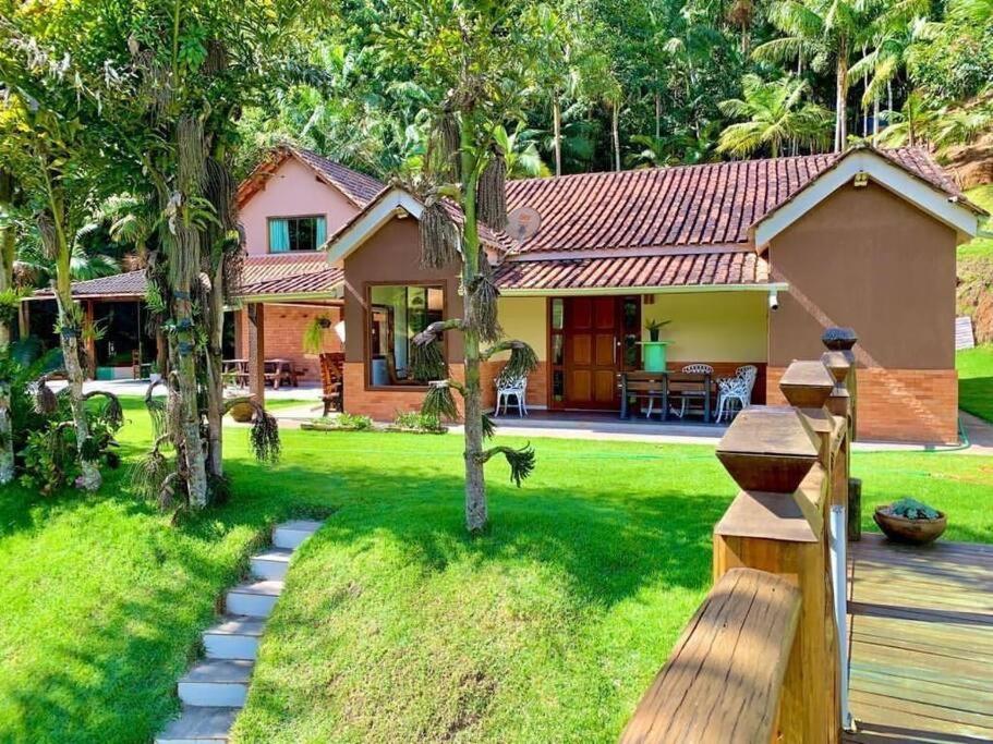 Casa cJacuzzi Pedra Azul Sítio caminho das Árvores
