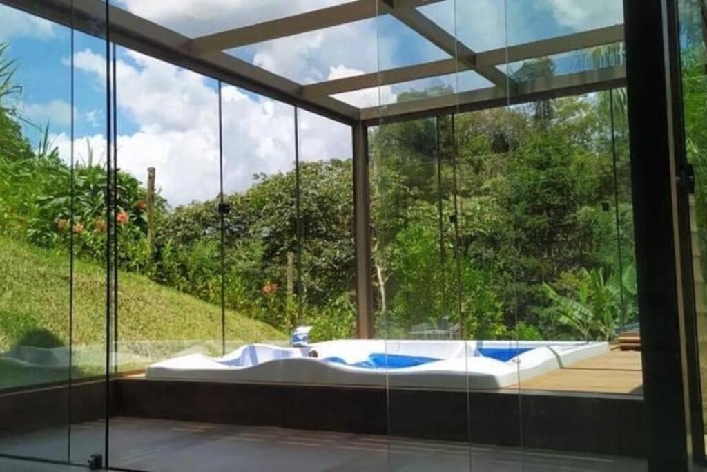 Casa cJacuzzi Pedra Azul Sítio caminho das Árvores