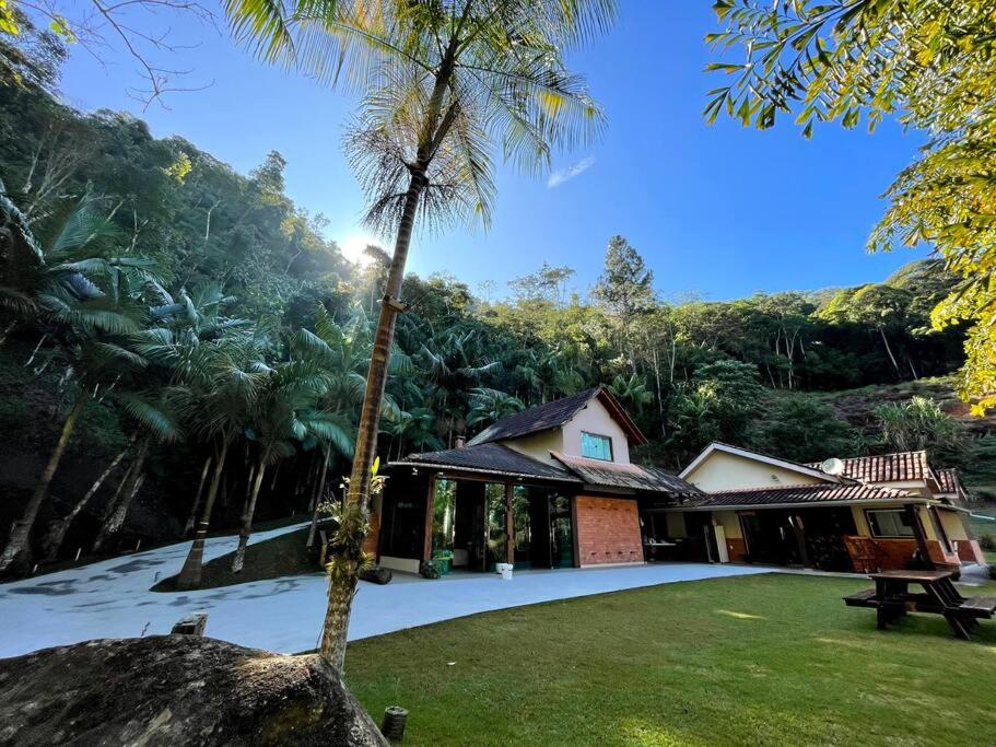 Casa cJacuzzi Pedra Azul Sítio caminho das Árvores