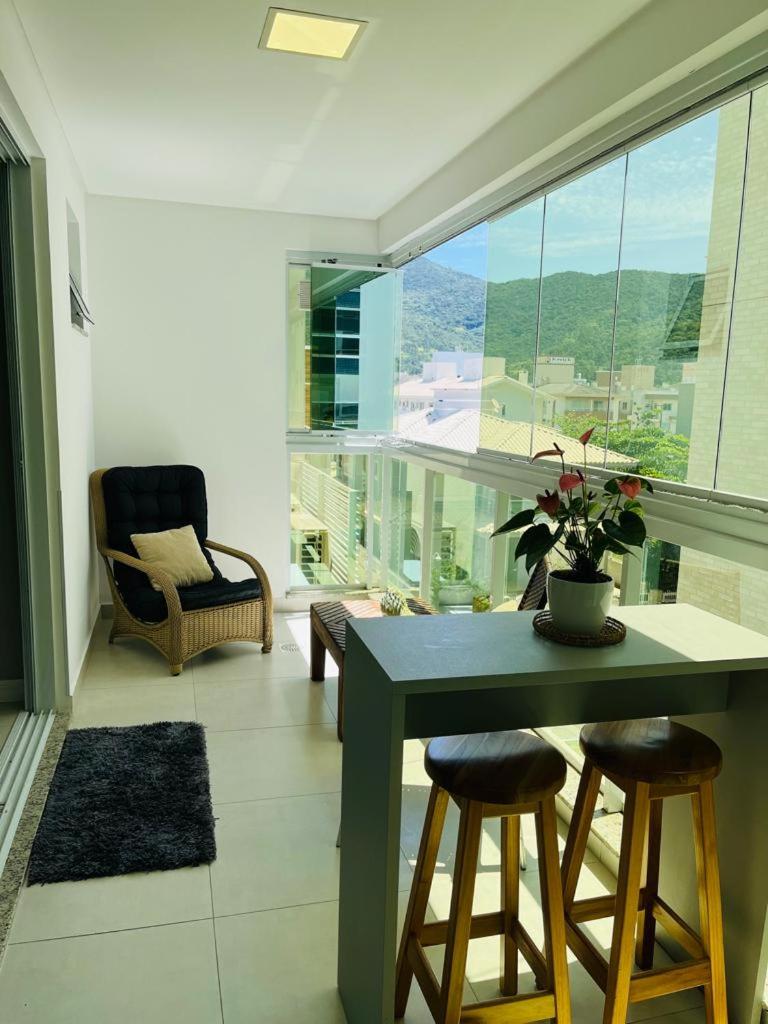 Apartamento na Praia de Palmas com garagem