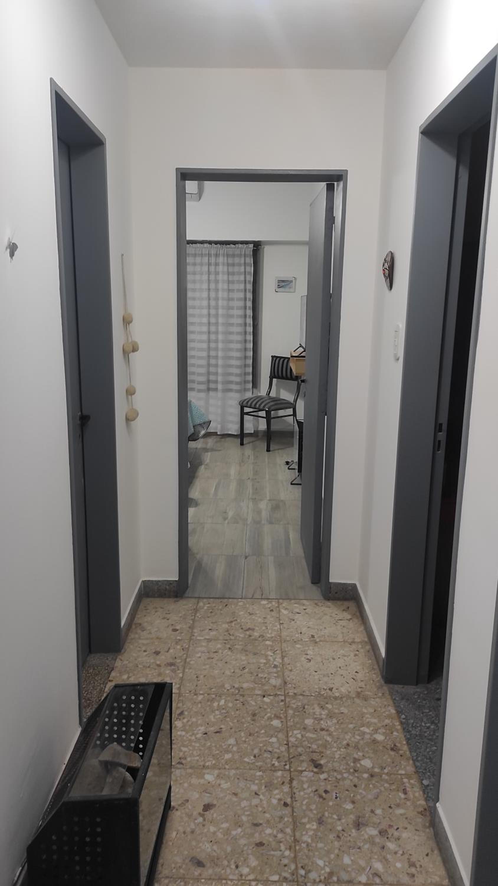 casa a minutos del aeropuerto de Ezeiza sobre avenida OPCION TRANFER LAS 24 HORAS DESDE Y HACIA EL AEROPUERTO DE EZEIZA amplio parque para mascotas rejas y