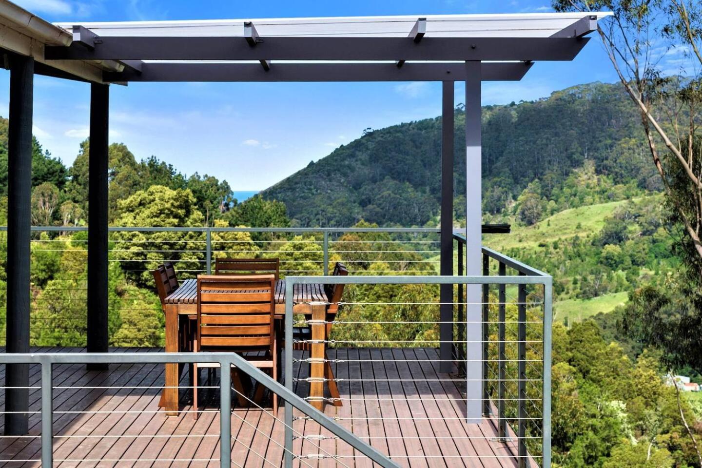 HILLSIDE HOUSE