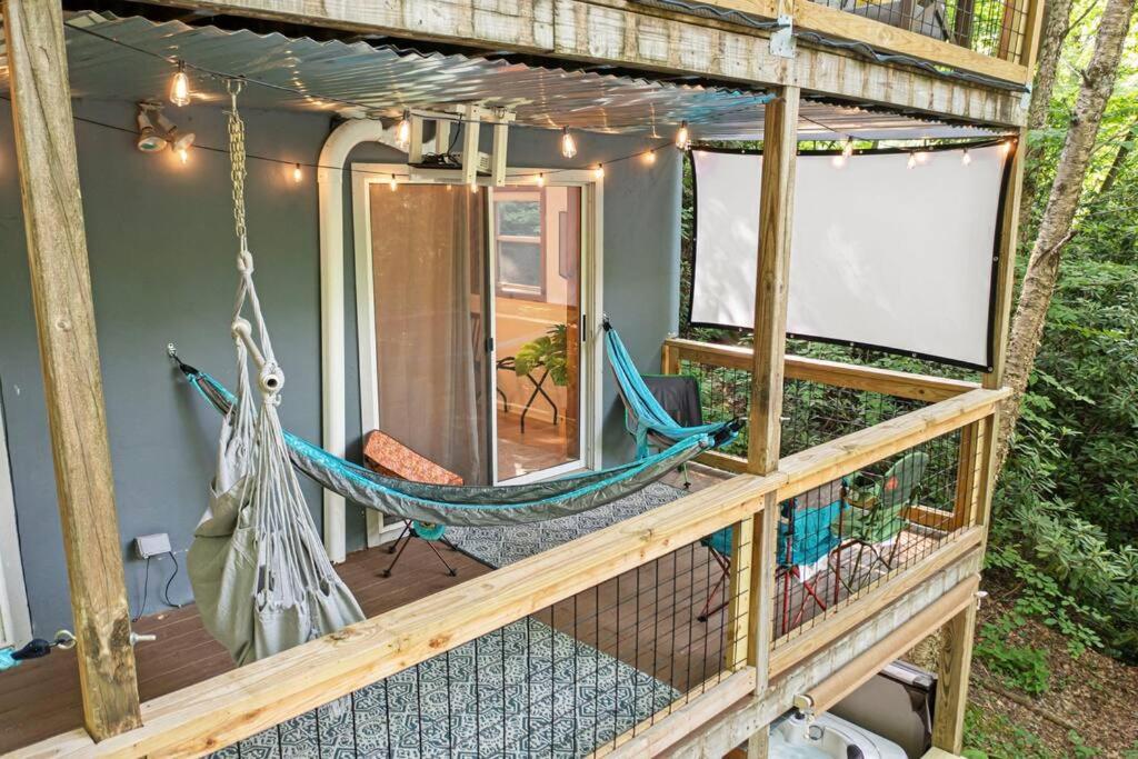 Cozy Mountain Chalet With Hot Tub Outdoor Movie Screen And Fire Place view 4