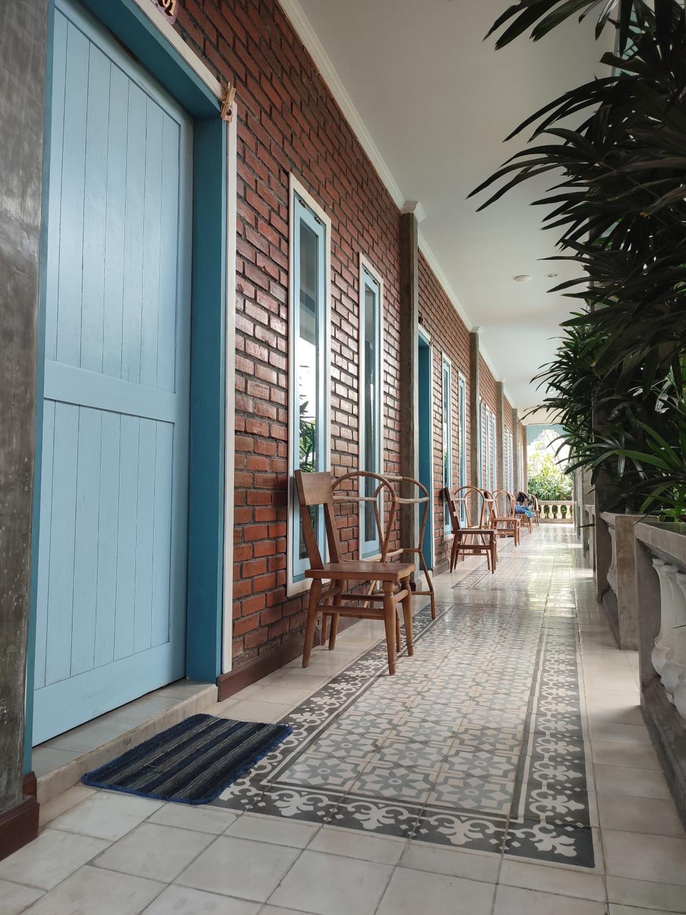 D Anyar Stay and Surf view 5