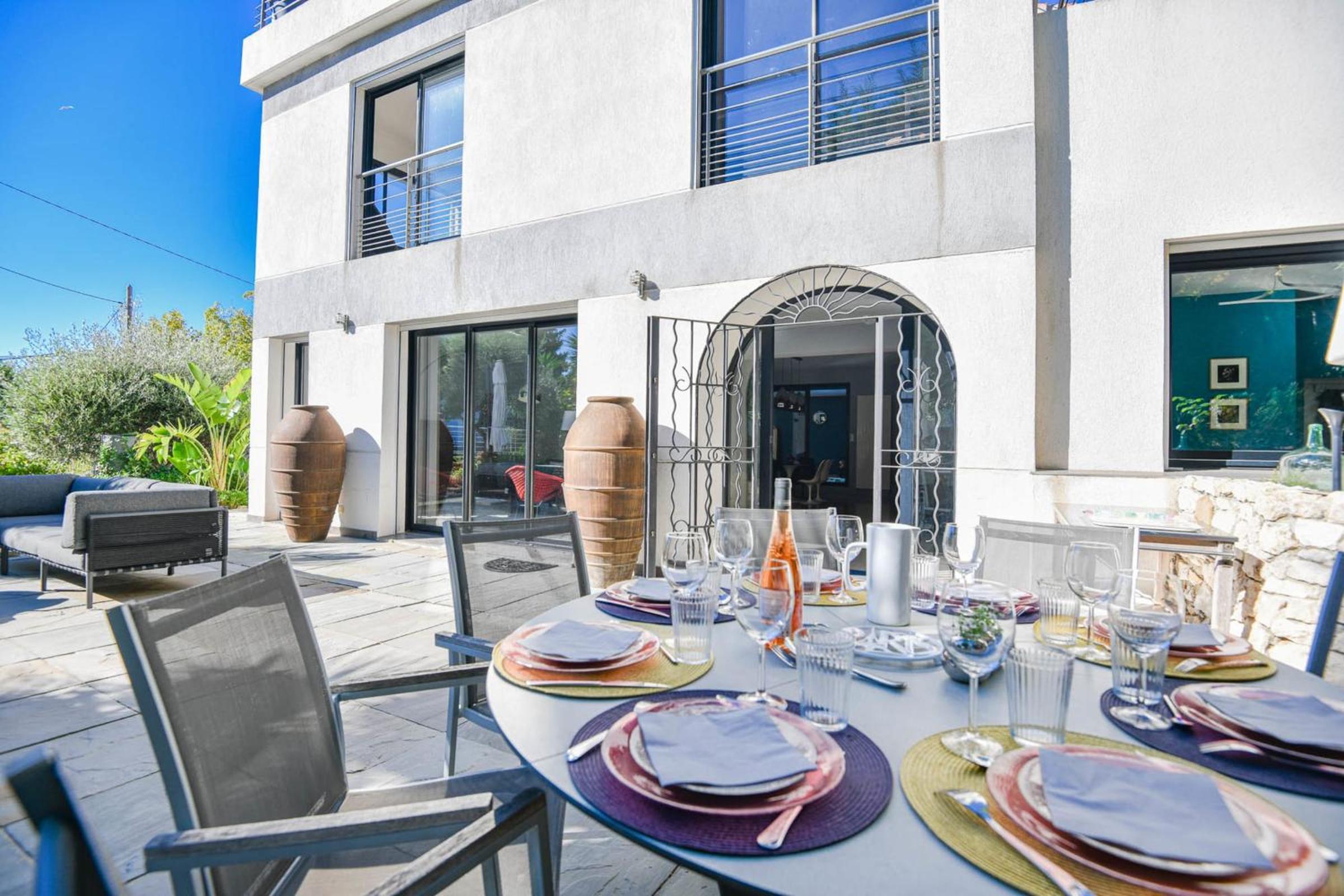 Villa Notre-Dame - Piscine parking 4 chambres