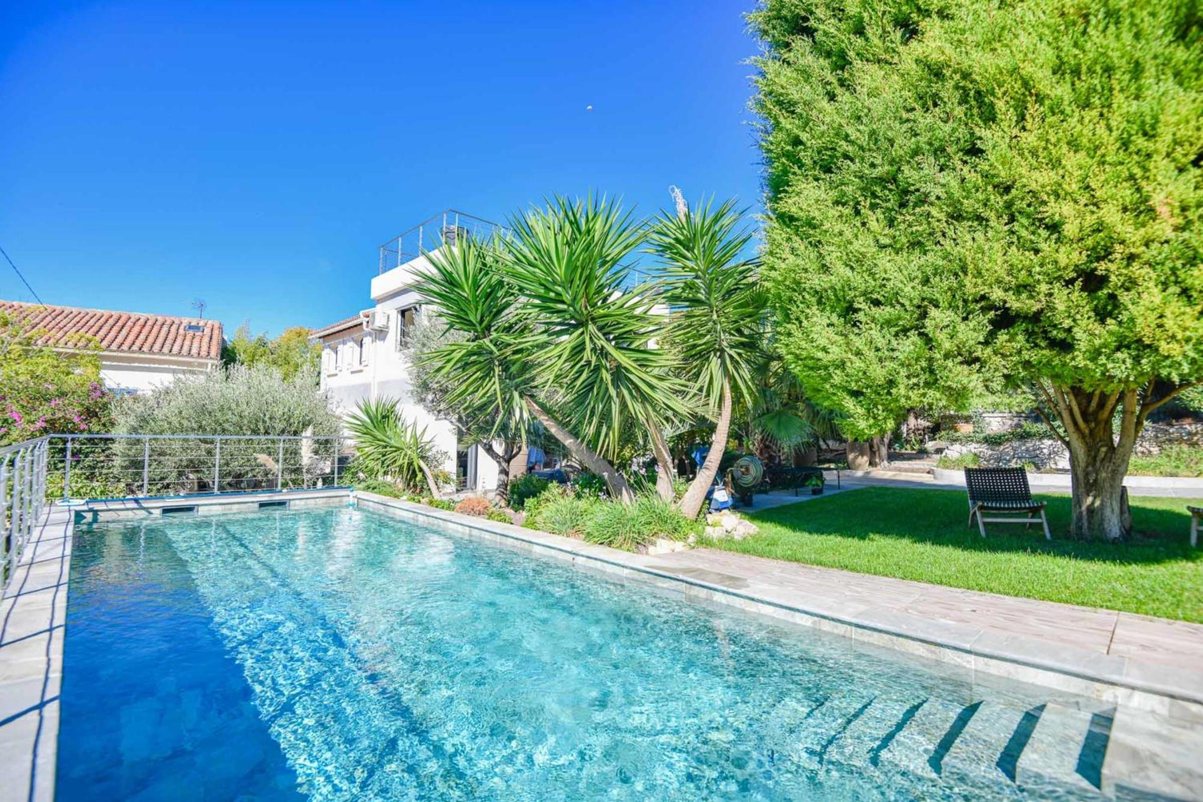 Villa Notre-Dame - Piscine parking 4 chambres