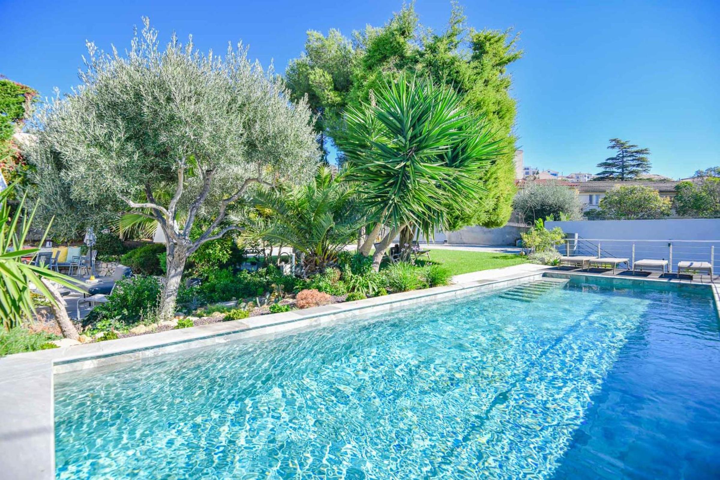 Villa Notre-Dame - Piscine parking 4 chambres