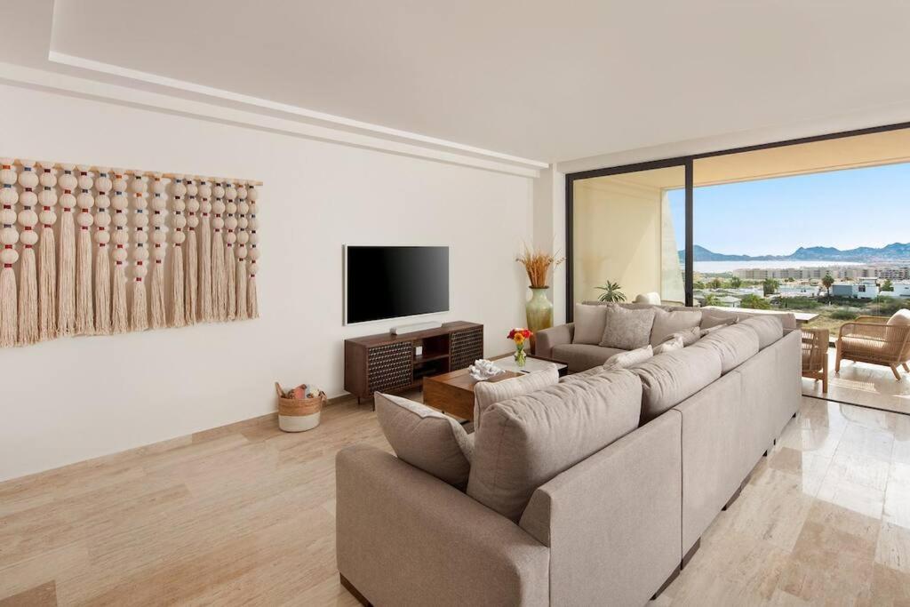 Luxurious Ocean View Apartment