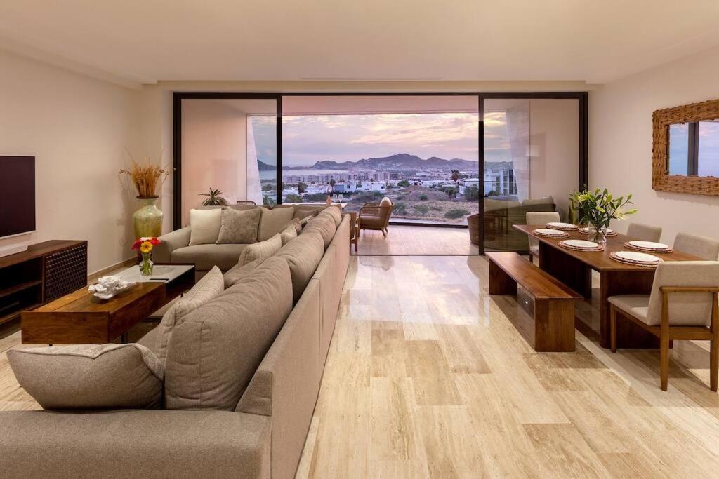 Luxurious Ocean View Apartment